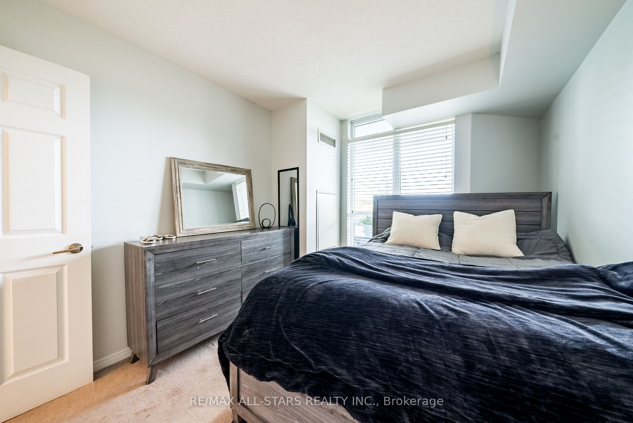 340 Watson Street W, #106