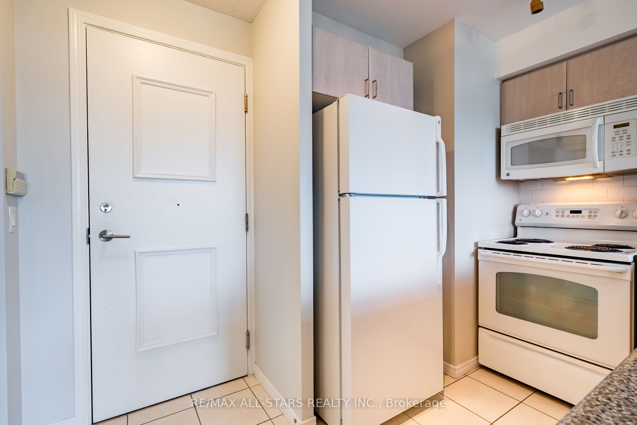 340 Watson Street W, #106