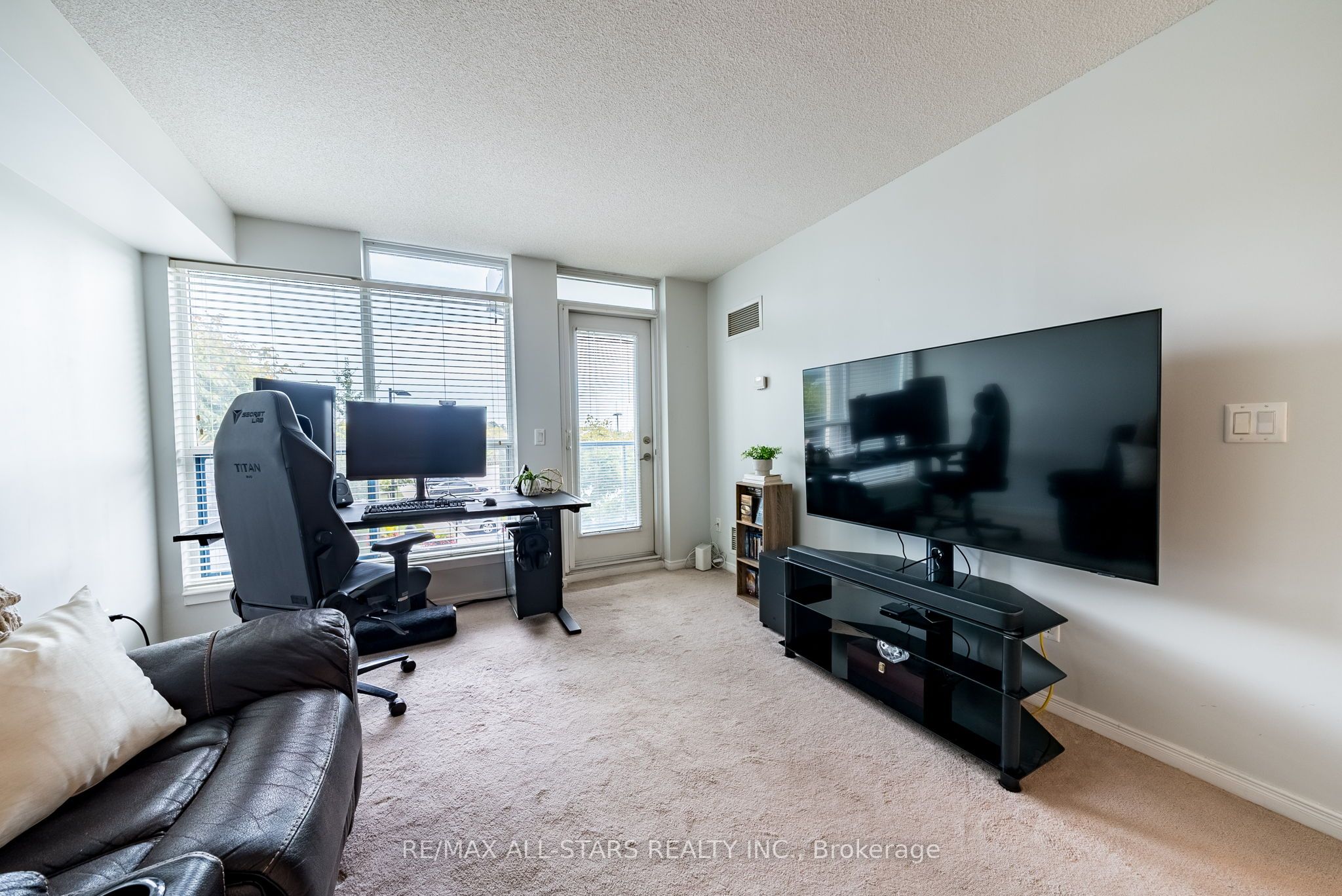 340 Watson Street W, #106
