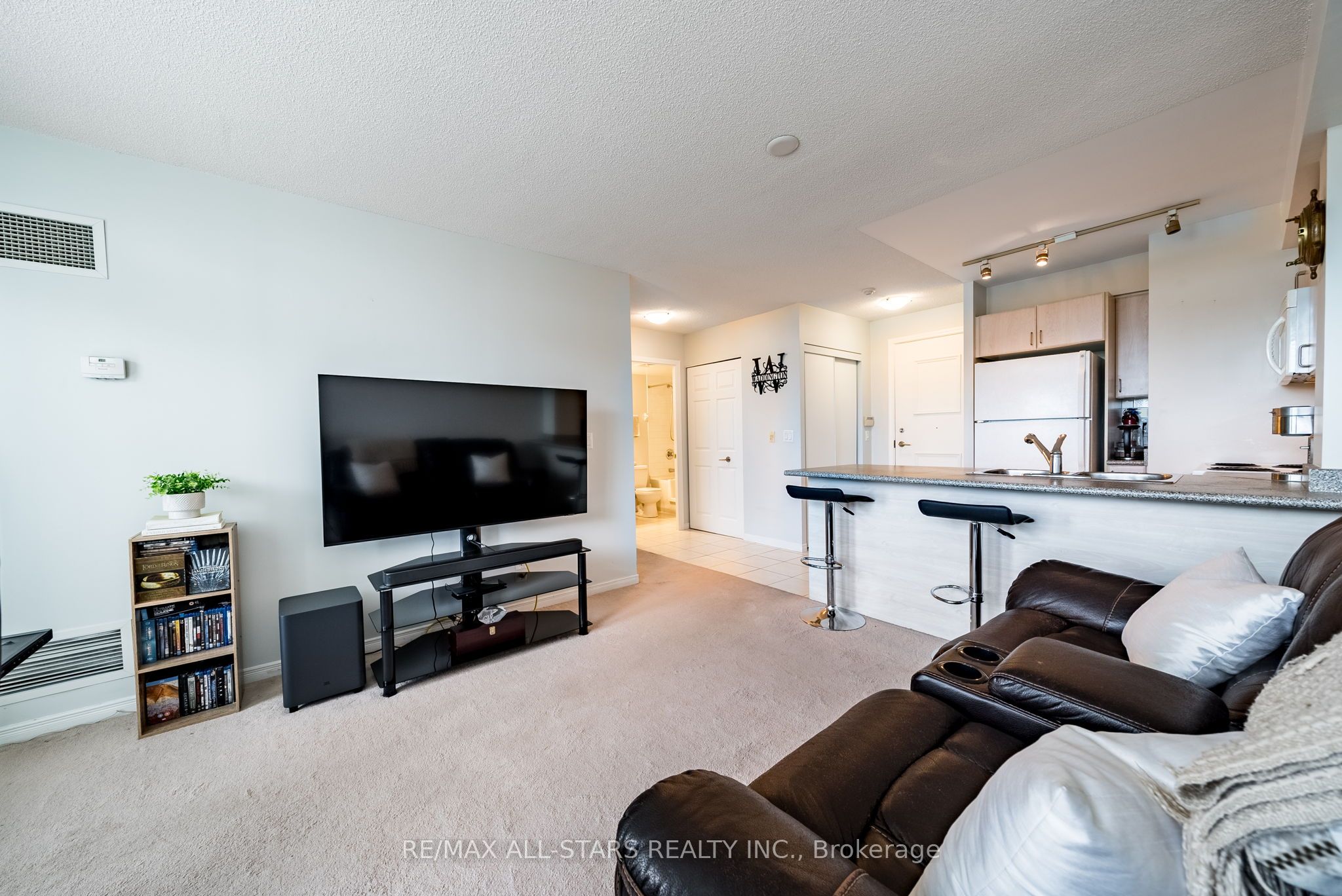340 Watson Street W, #106