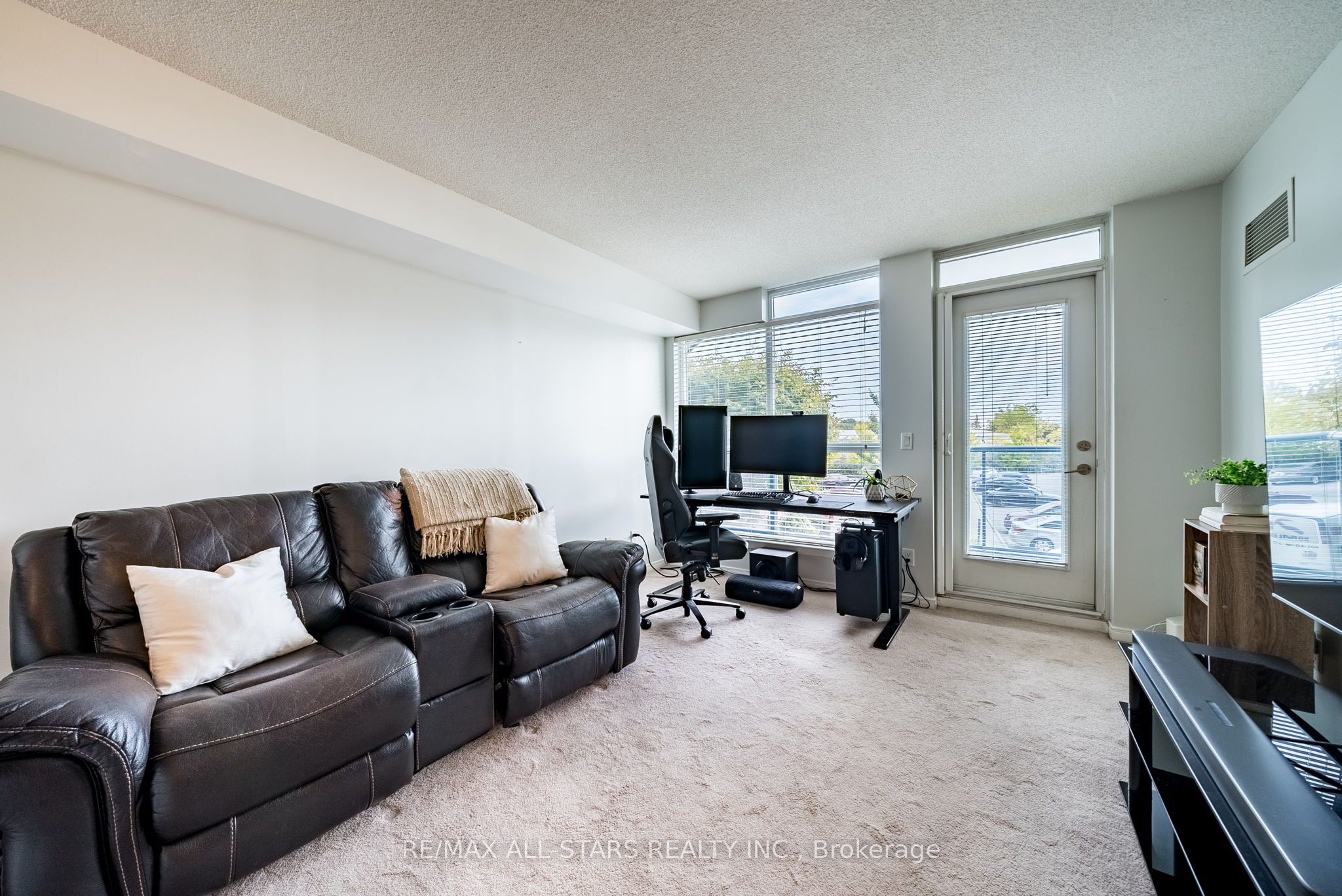 340 Watson Street W, #106
