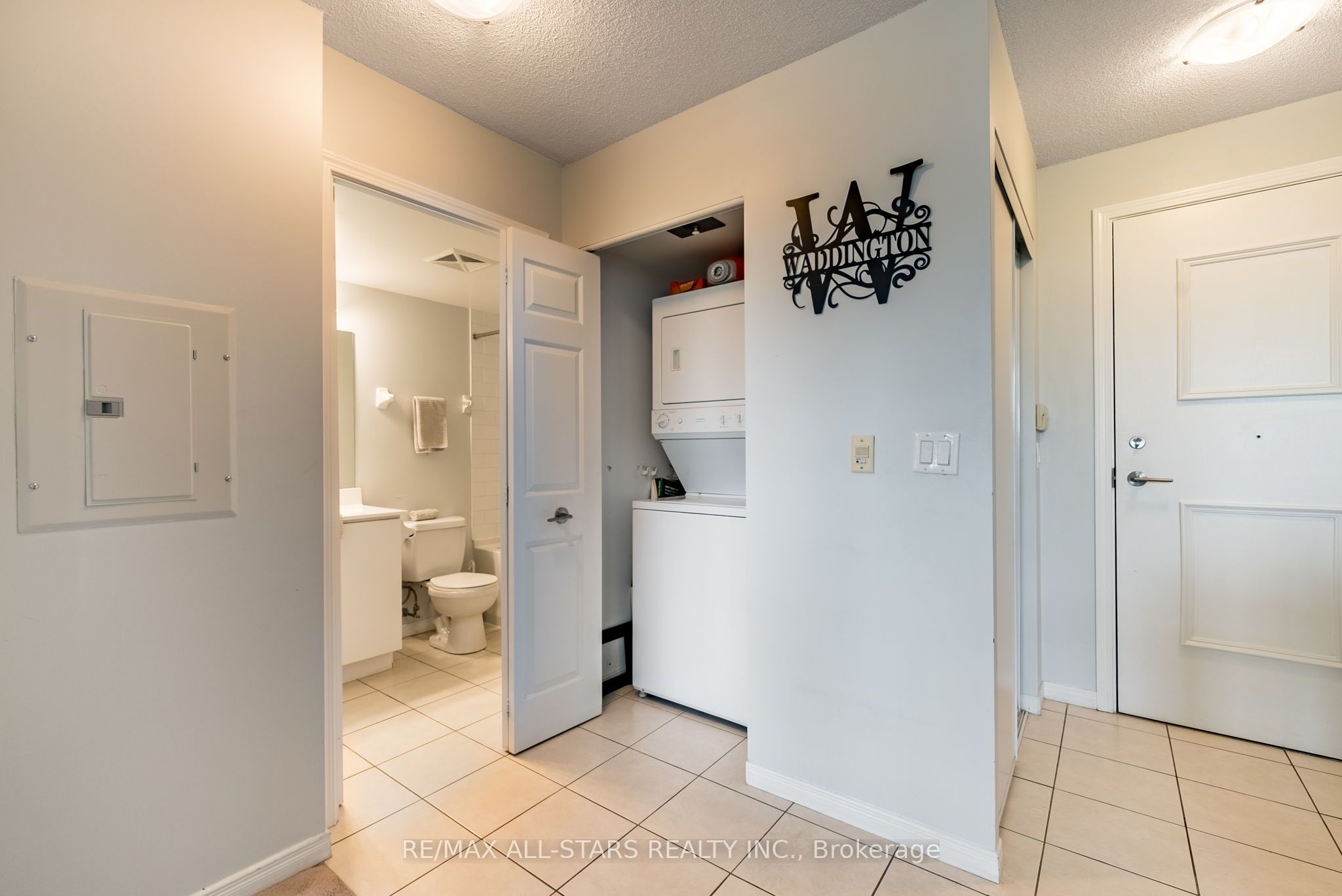340 Watson Street W, #106