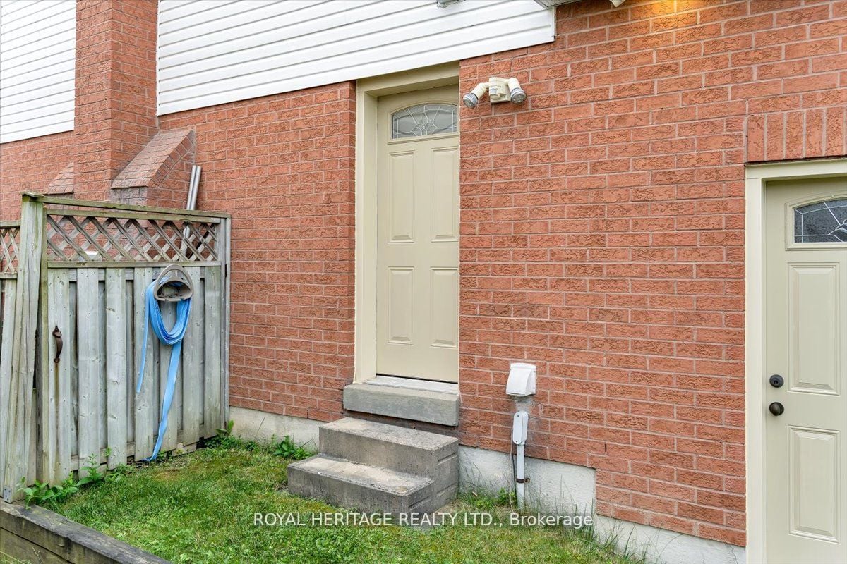 107 Clayton Crescent