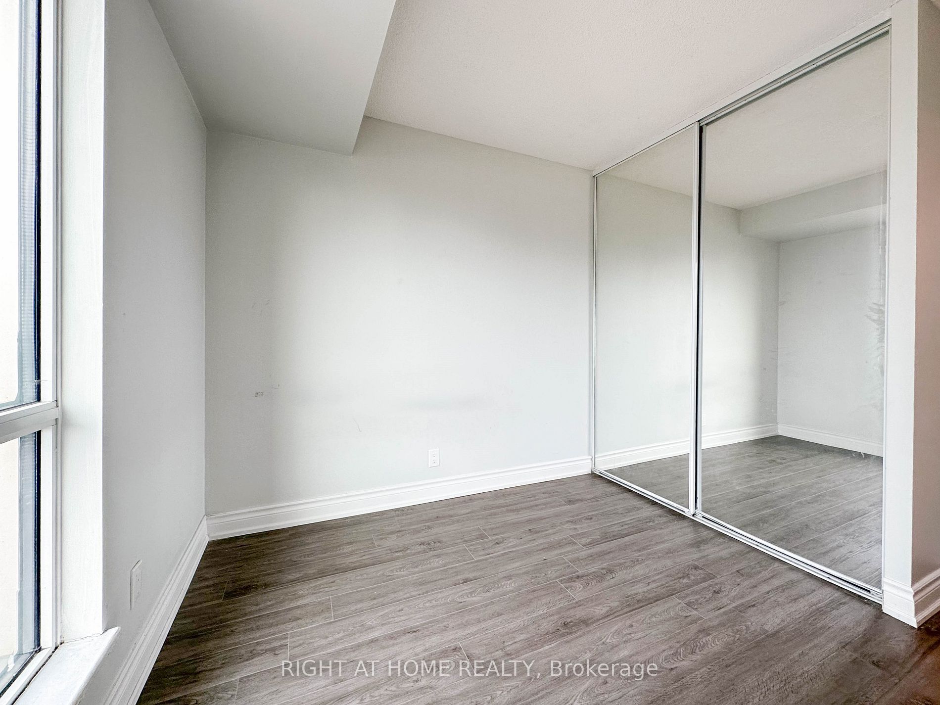 8 Lee Centre Drive #913