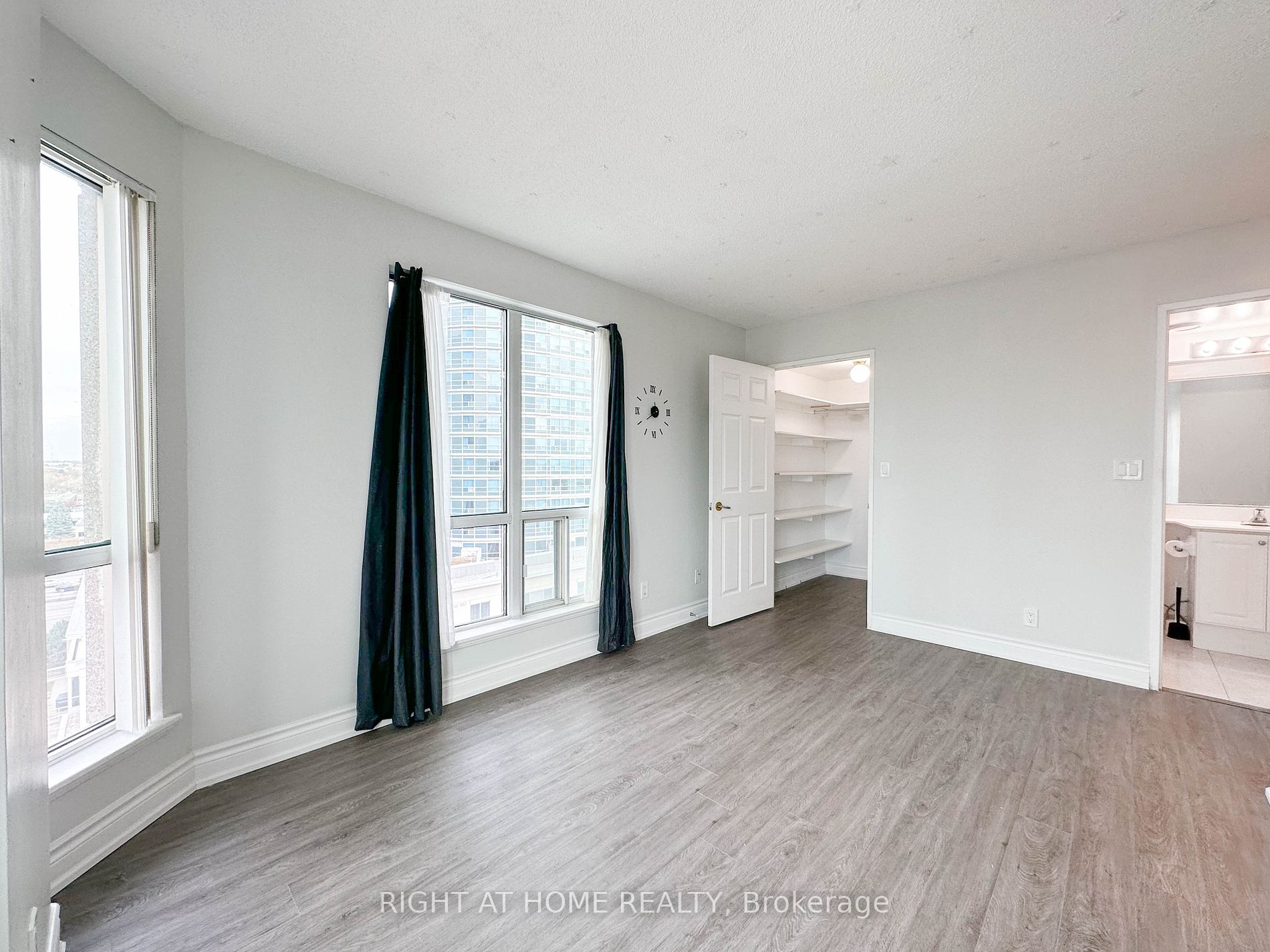 8 Lee Centre Drive #913