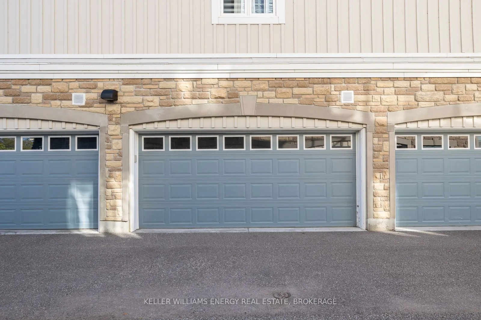 325 Lakebreeze Drive, #2