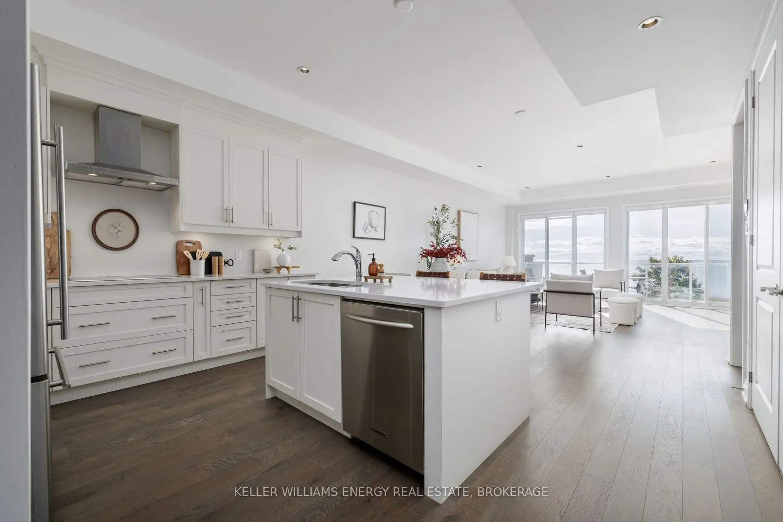 325 Lakebreeze Drive, #2