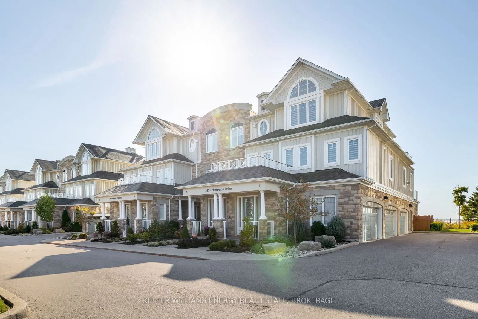 325 Lakebreeze Drive, #2