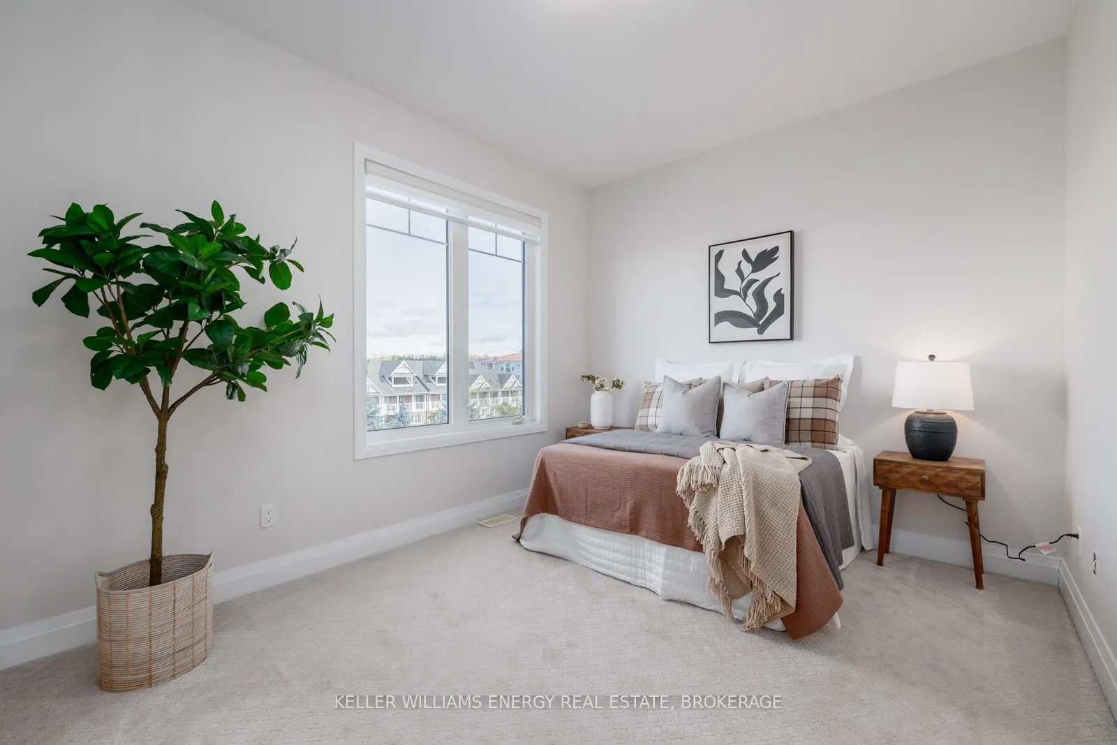 325 Lakebreeze Drive, #2