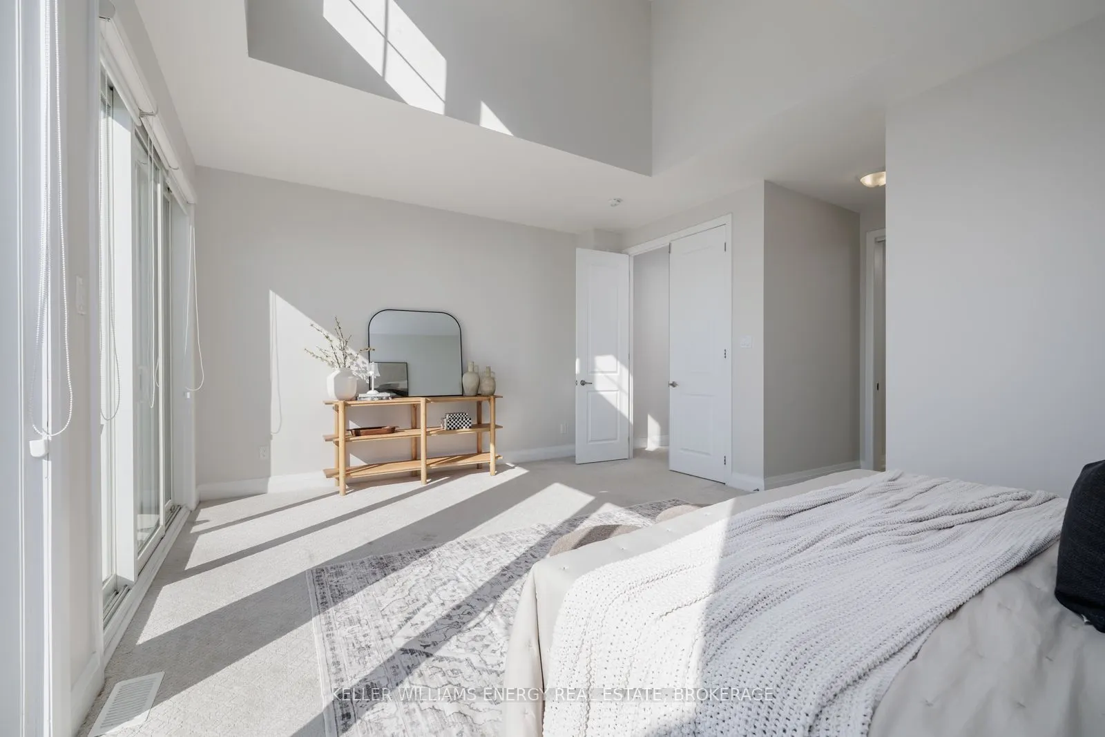 325 Lakebreeze Drive, #2
