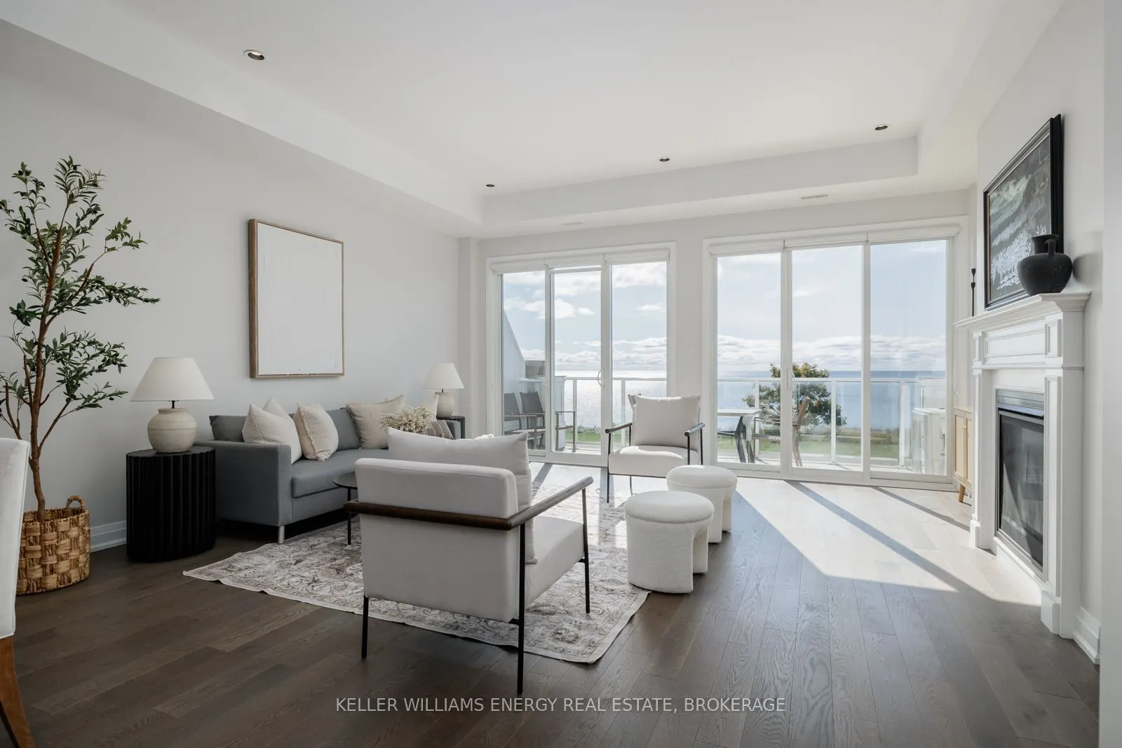 325 Lakebreeze Drive, #2