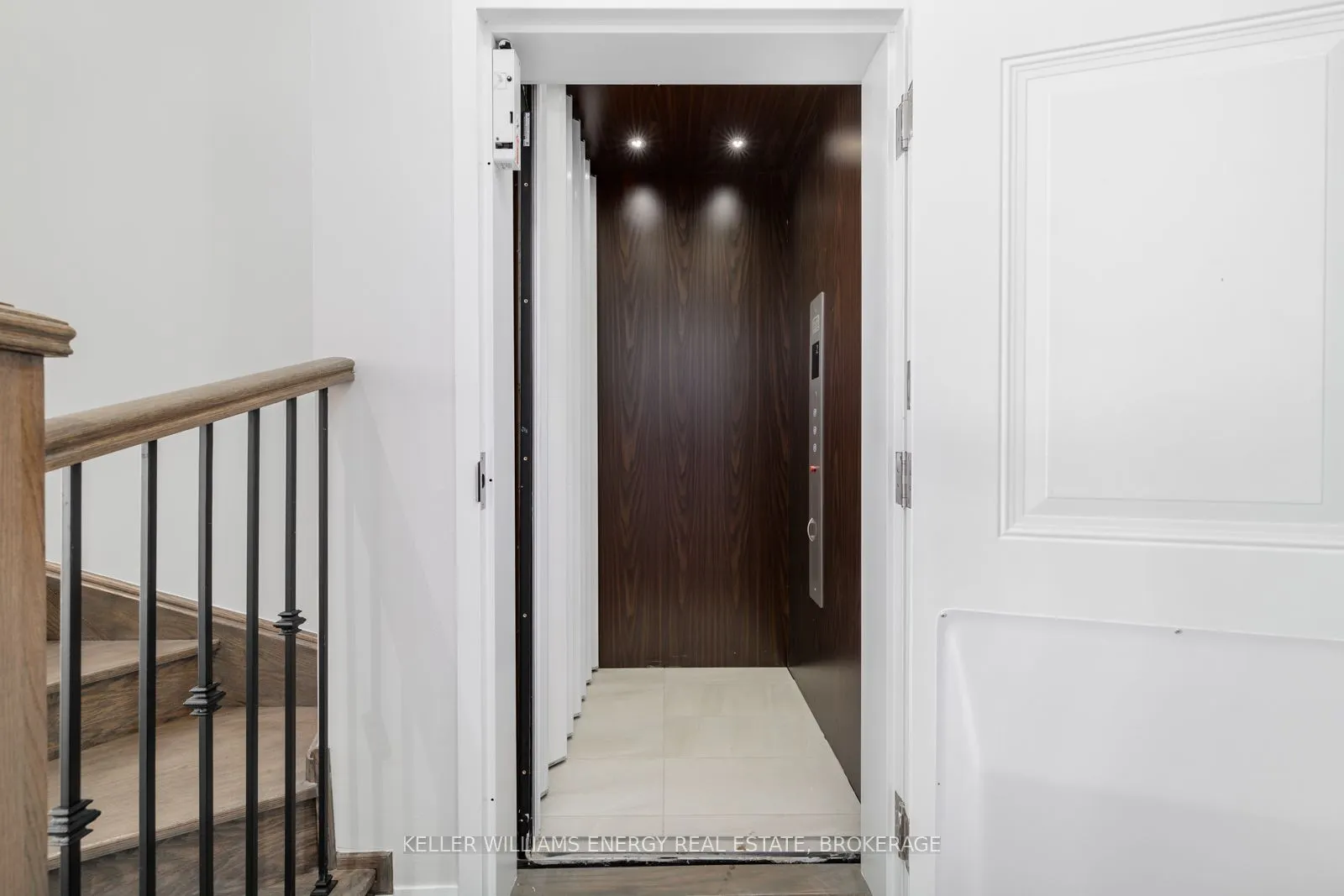 325 Lakebreeze Drive, #2