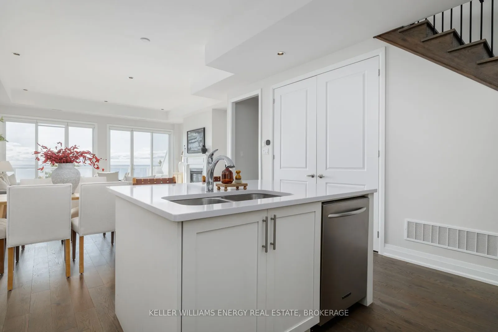 325 Lakebreeze Drive, #2