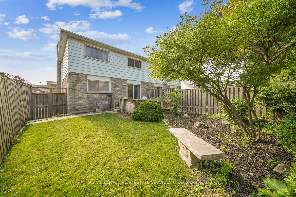16 Rooksnest Trail