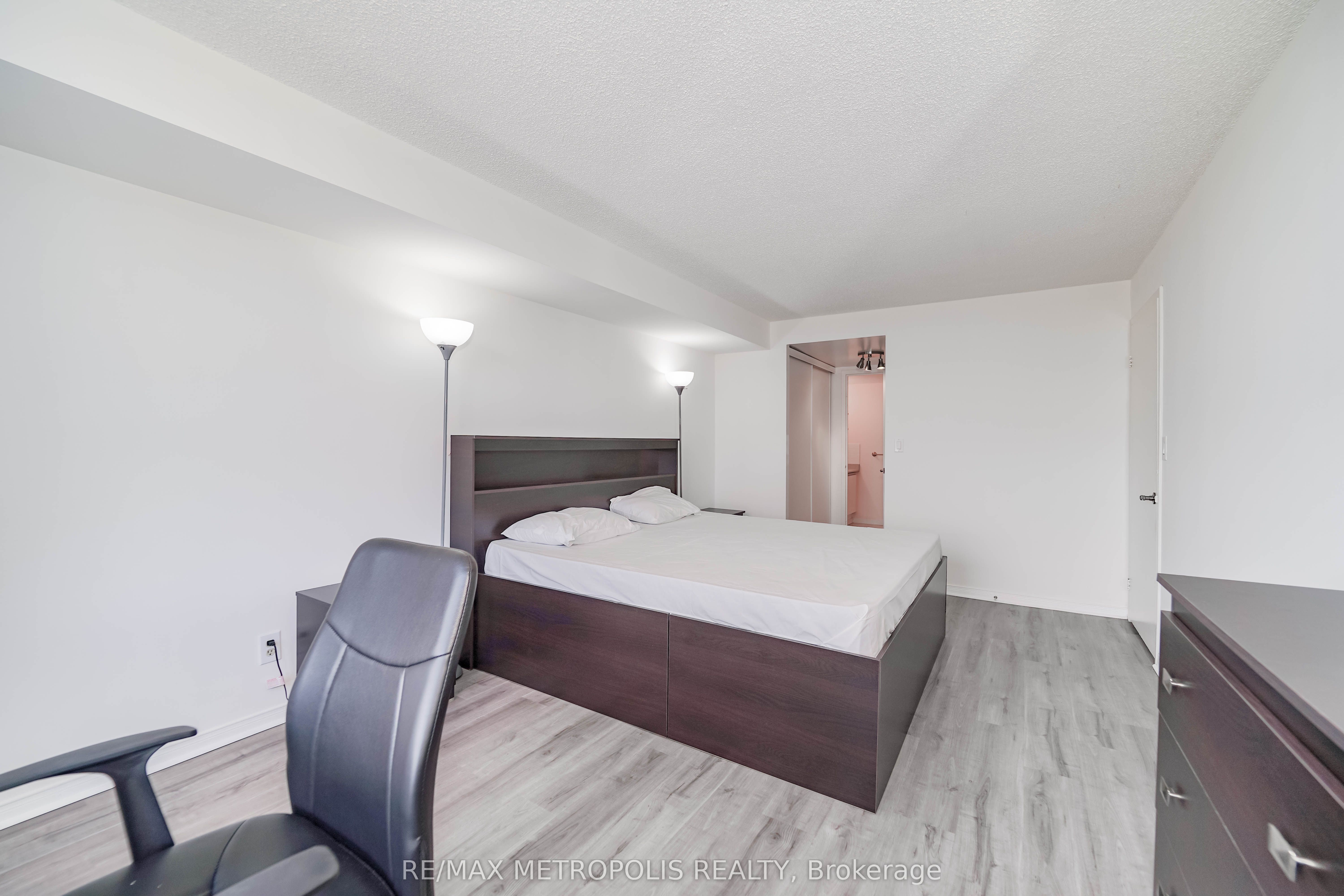 90 Dale Avenue #502