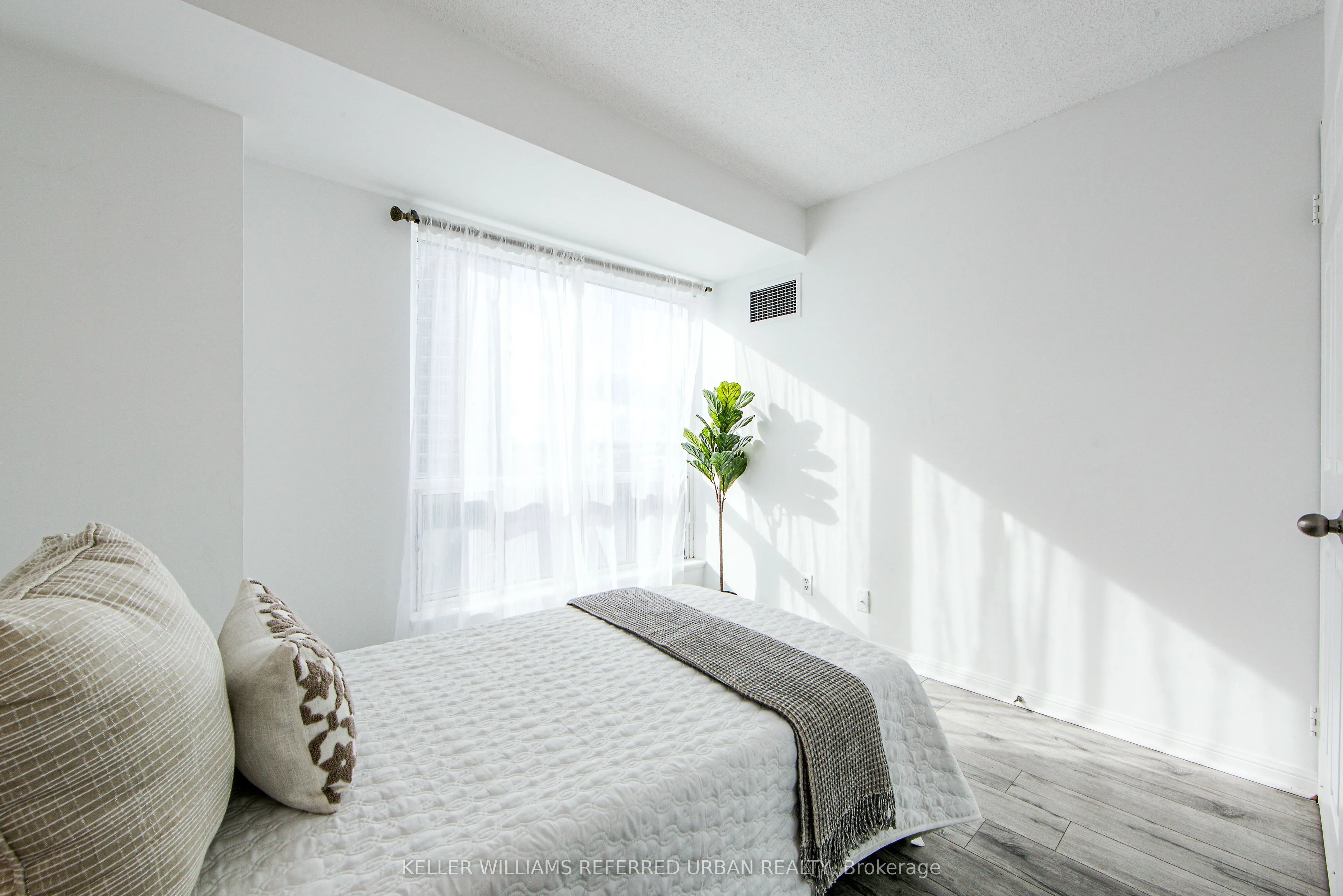11 Lee Centre Drive, #703