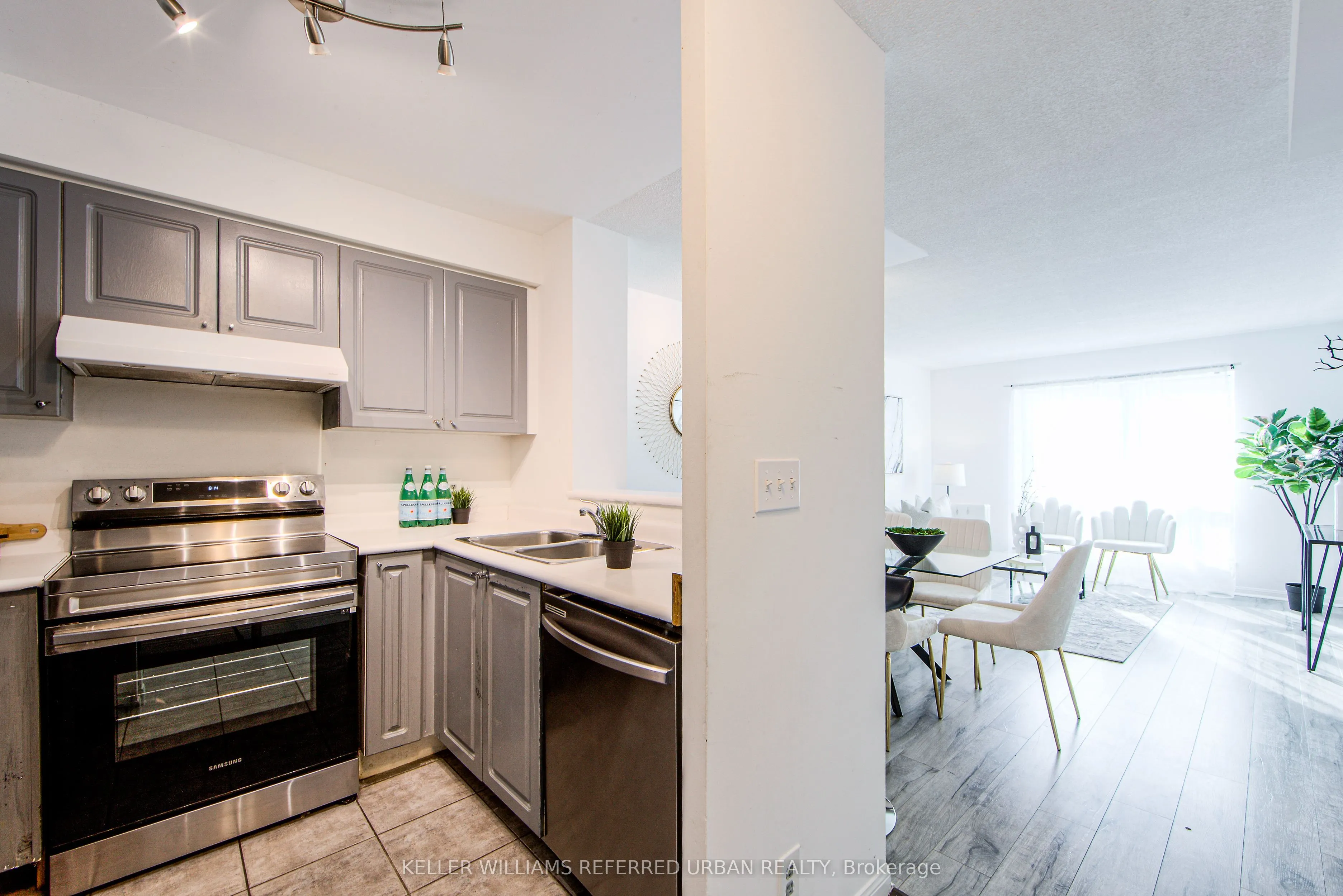 11 Lee Centre Drive, #703