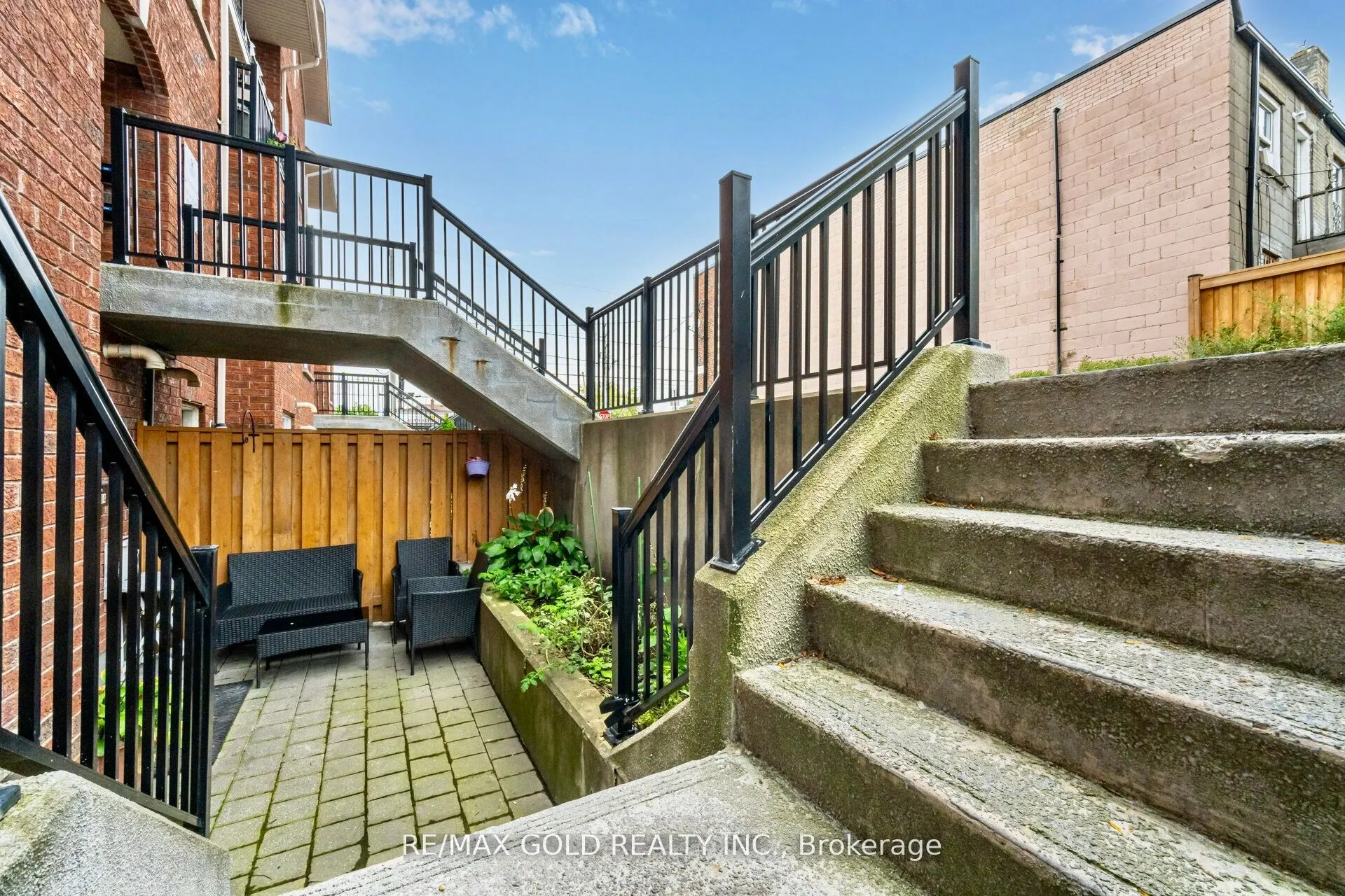 15 Strangford Lane, #104
