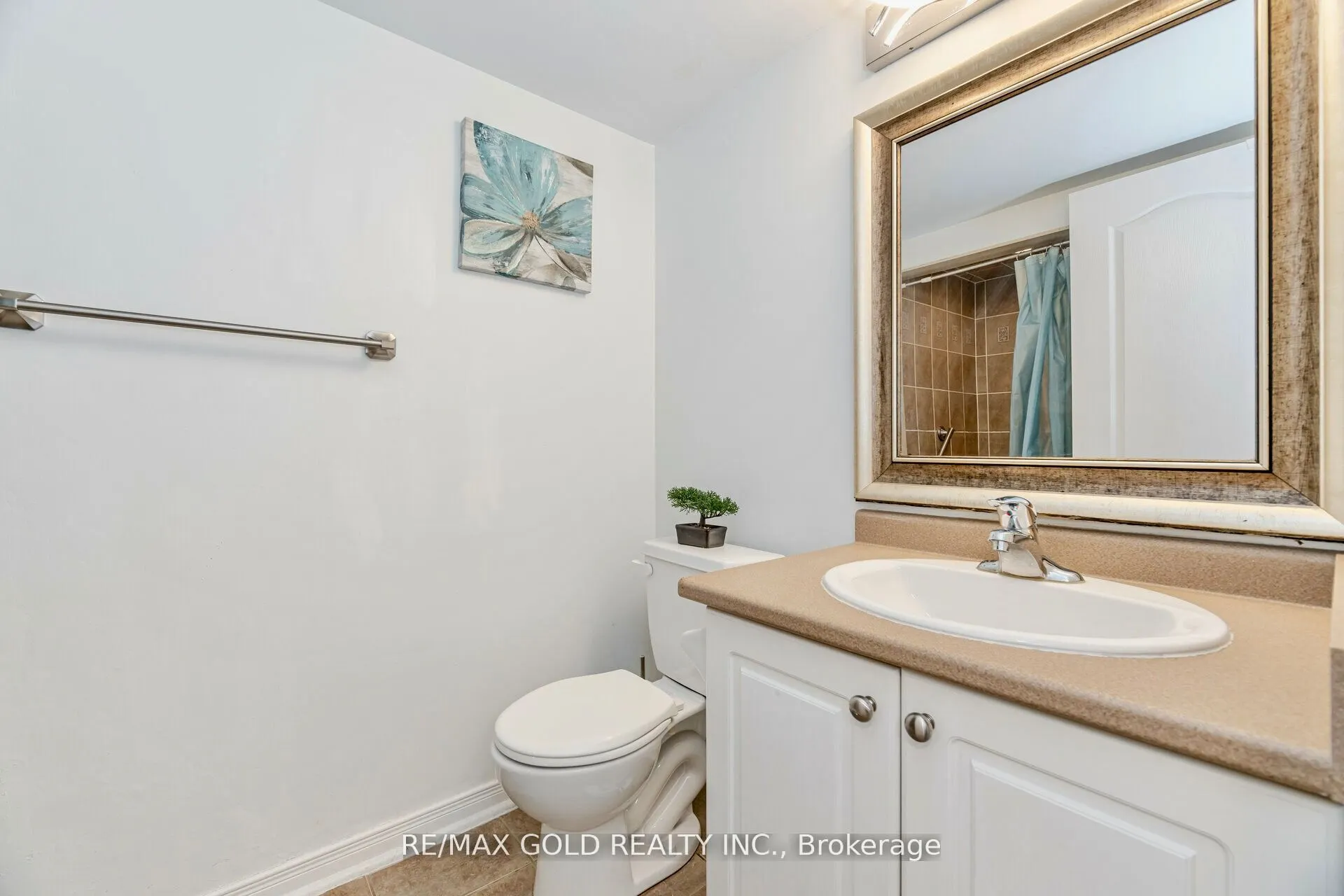 15 Strangford Lane, #104