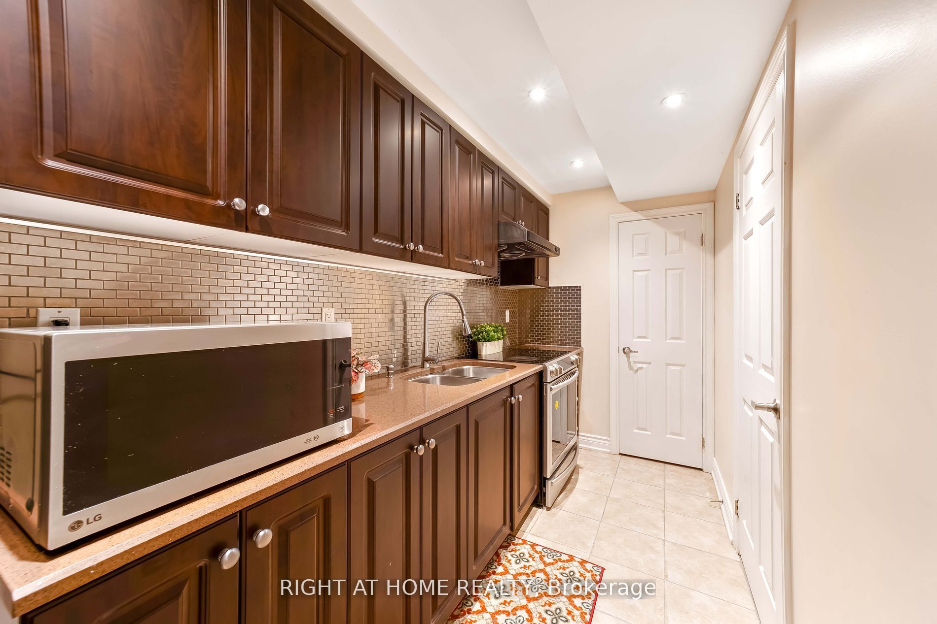 65 KEITH WRIGHT Crescent