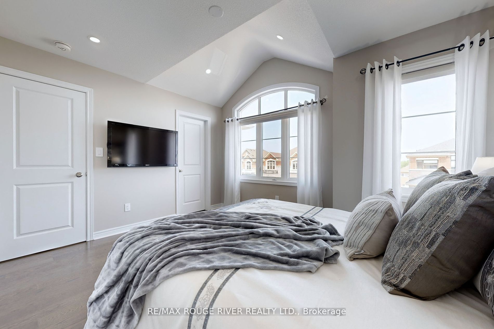 2620 Cerise Manor