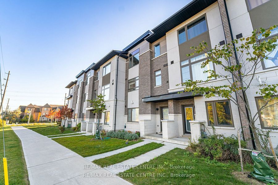 250 Finch Avenue, #105