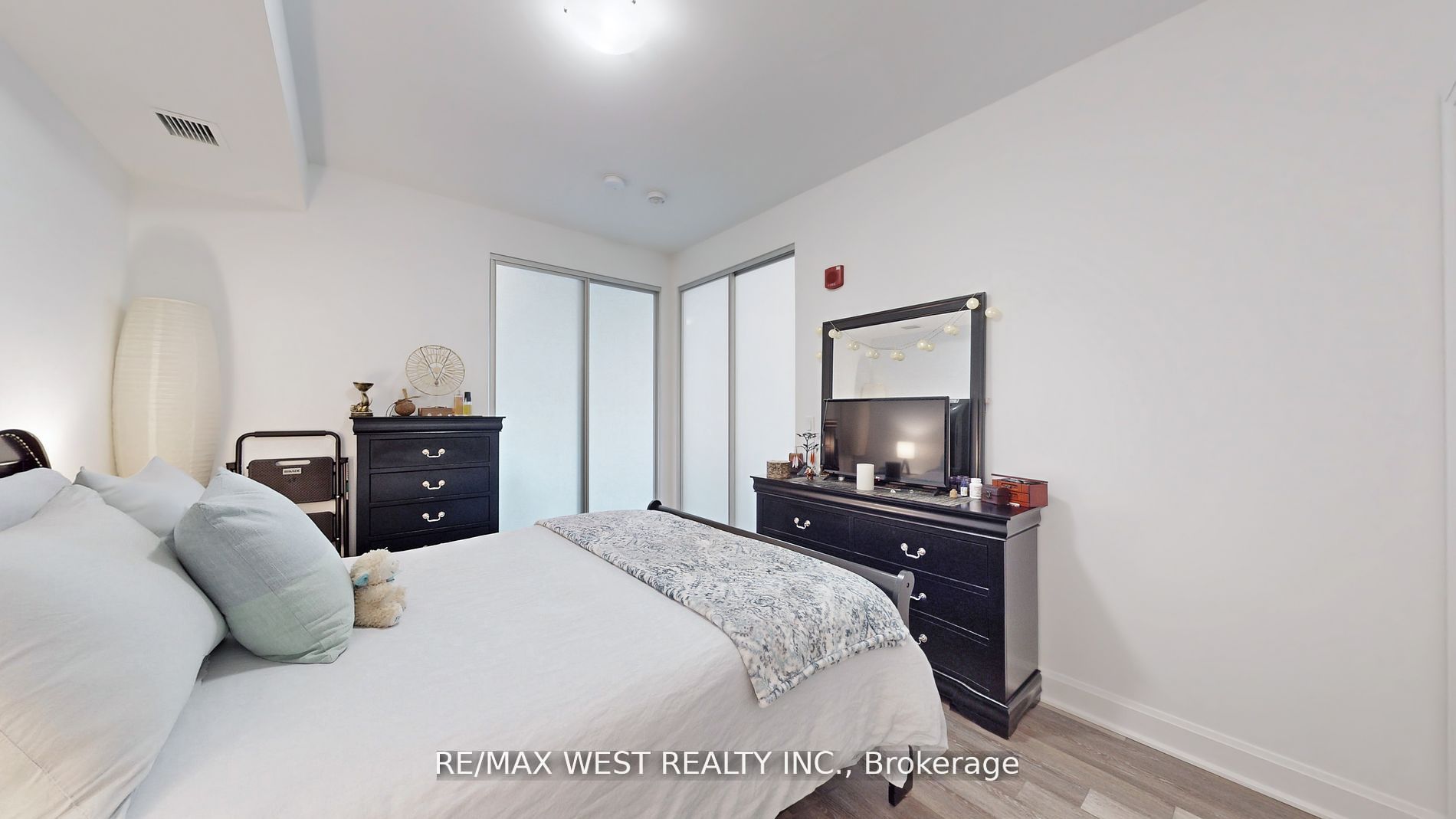 50 Lakebreeze Drive, #118