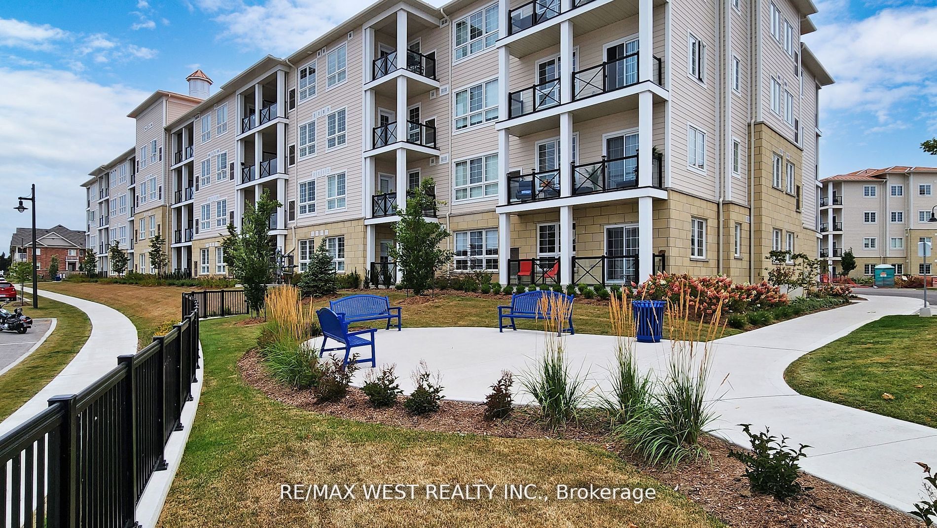 50 Lakebreeze Drive, #118
