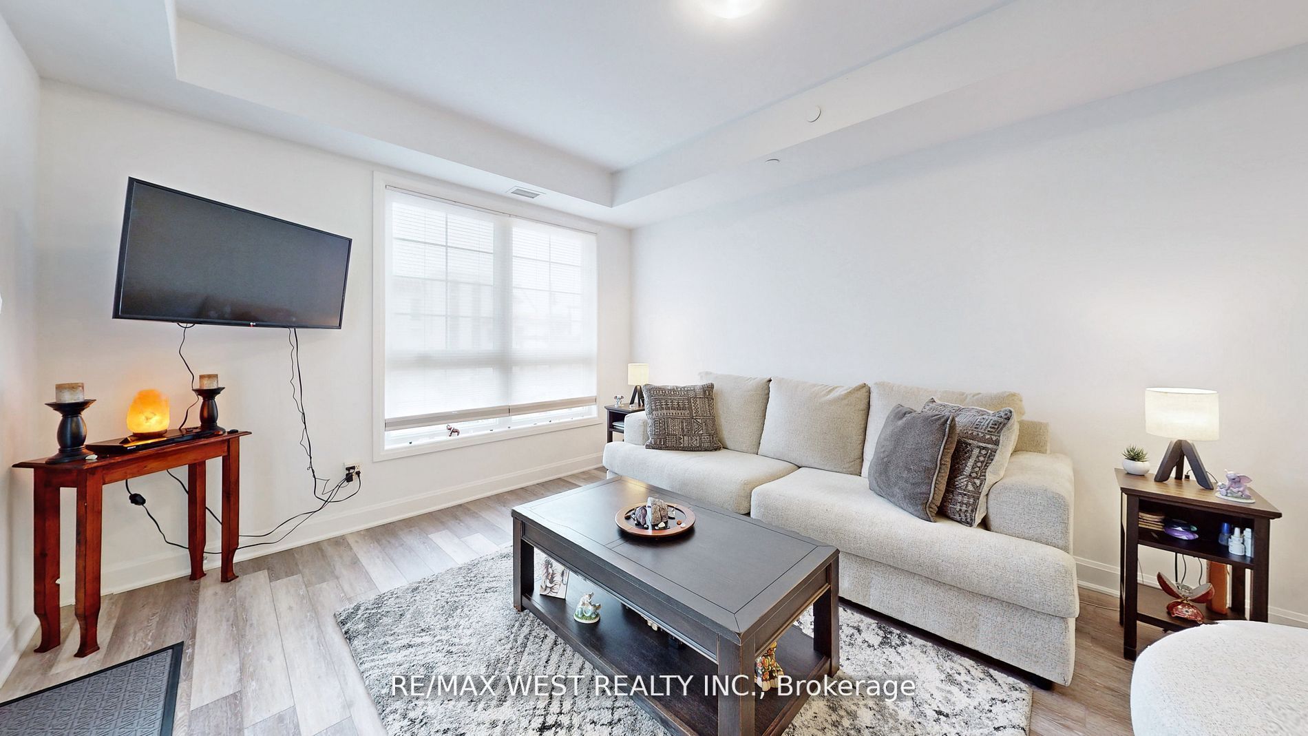 50 Lakebreeze Drive, #118