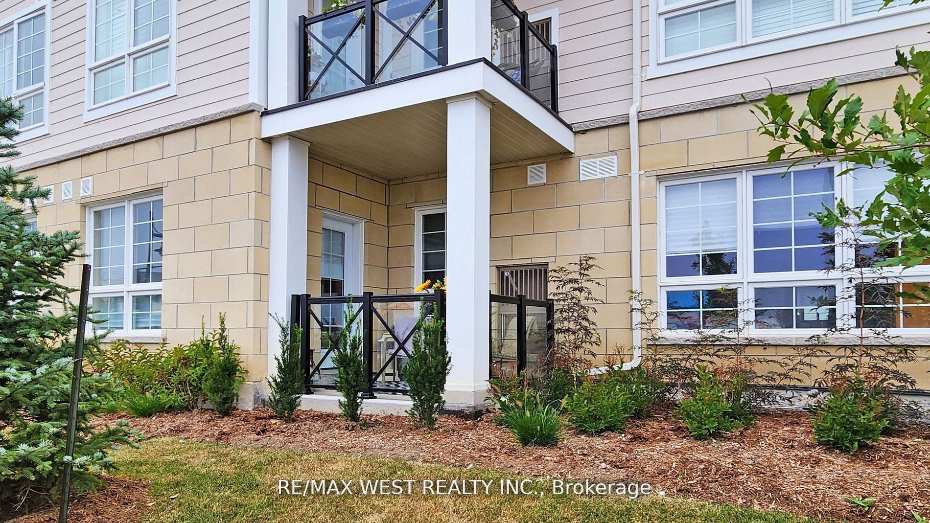 50 Lakebreeze Drive, #118
