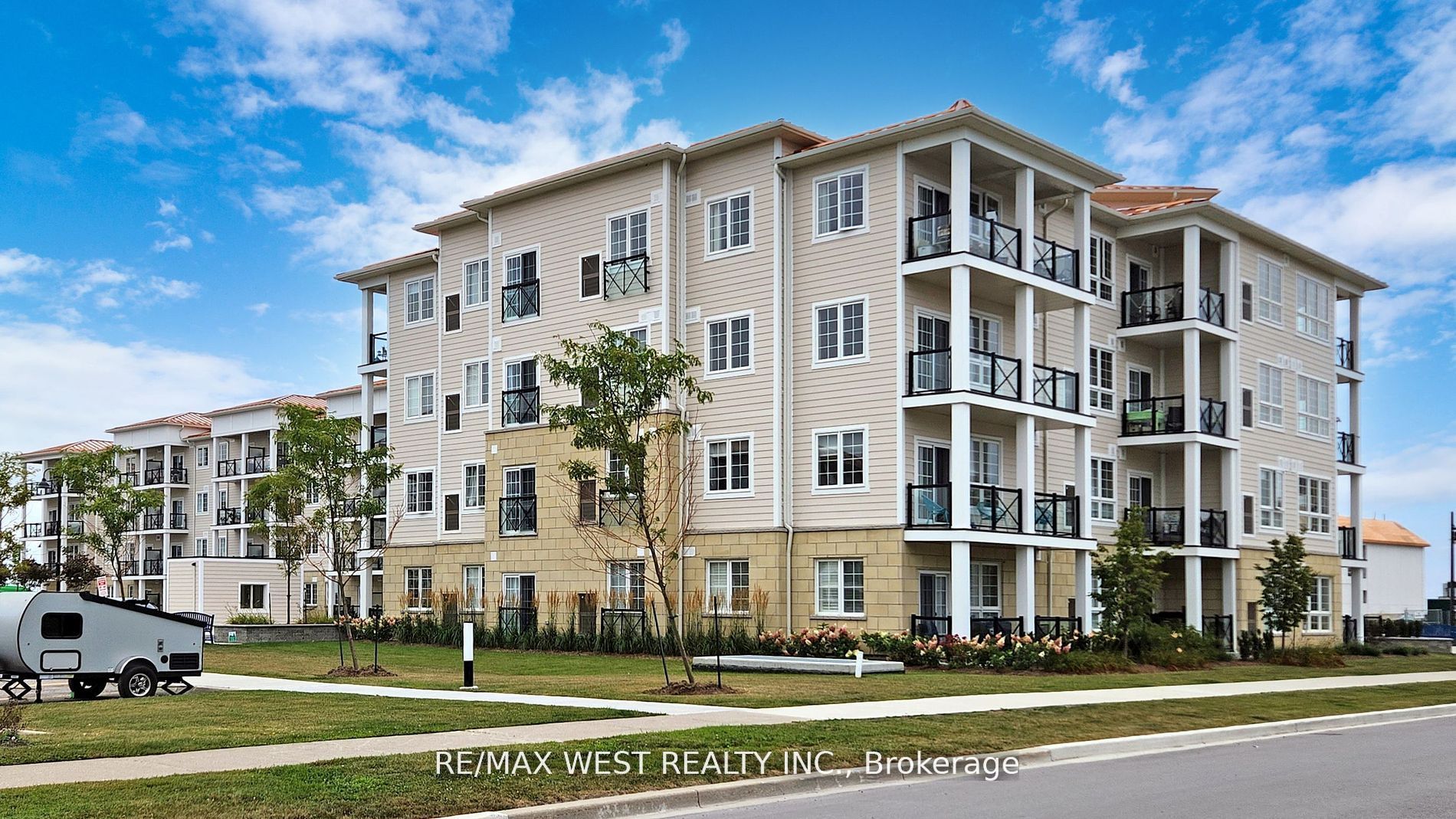 50 Lakebreeze Drive, #118