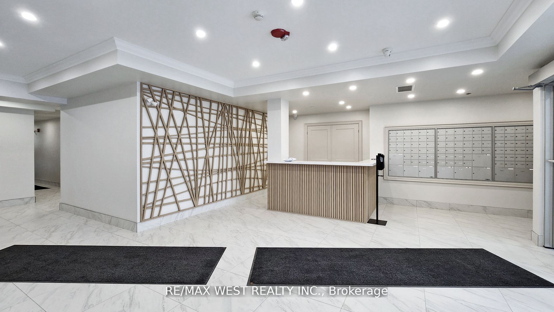 50 Lakebreeze Drive, #118