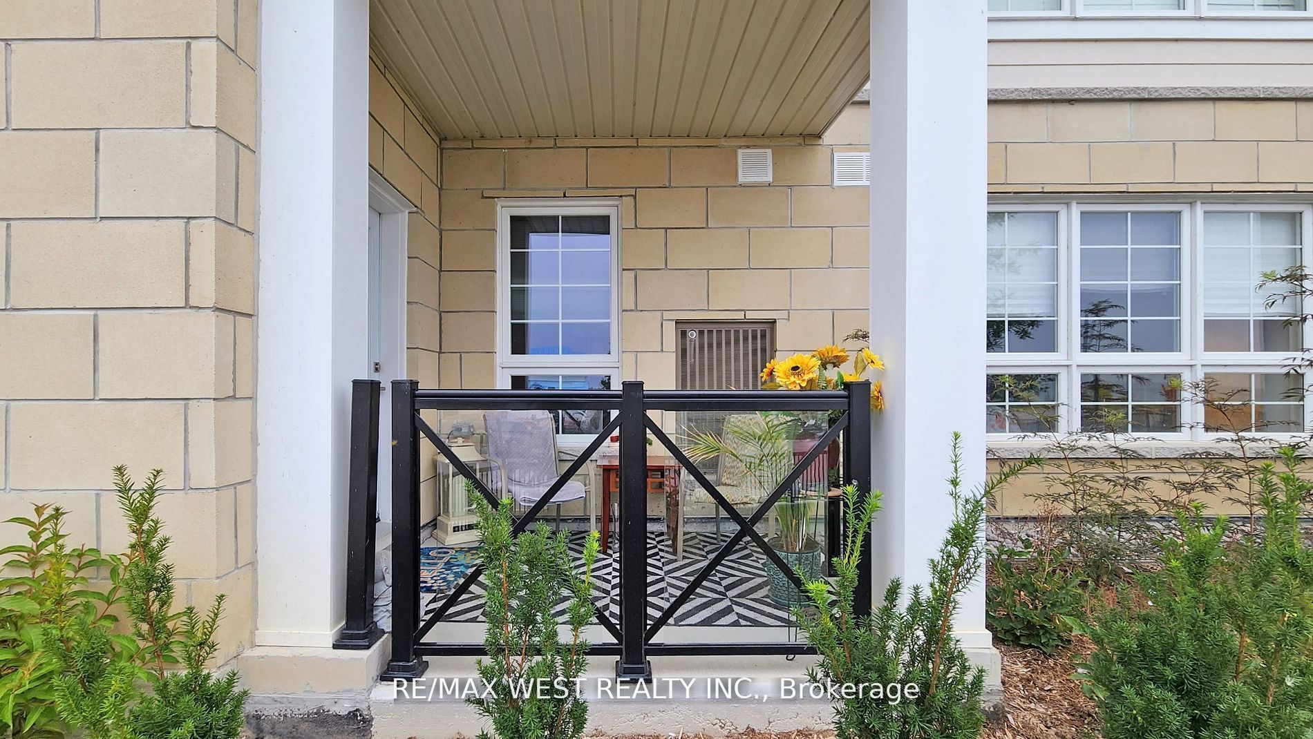 50 Lakebreeze Drive, #118