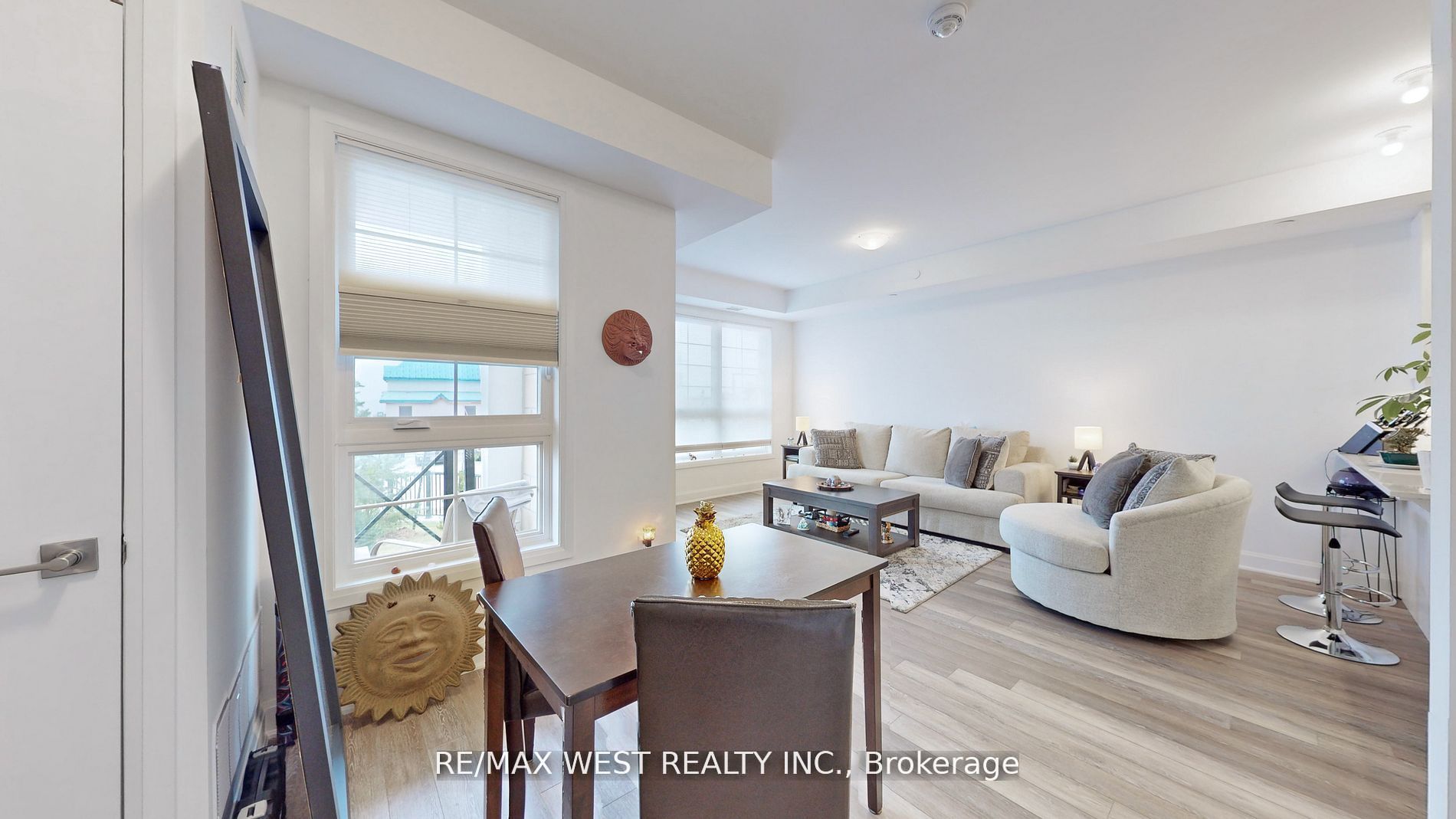 50 Lakebreeze Drive, #118