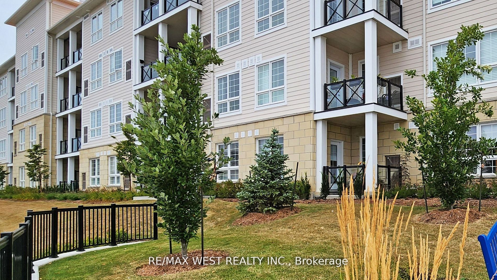 50 Lakebreeze Drive, #118