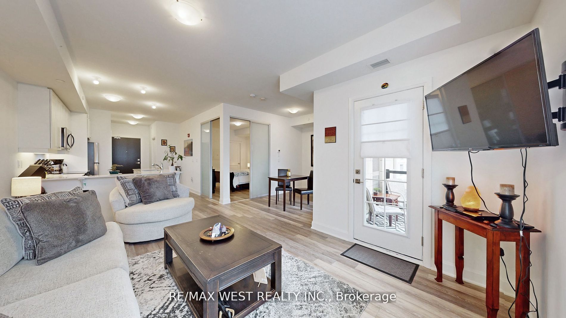 50 Lakebreeze Drive, #118