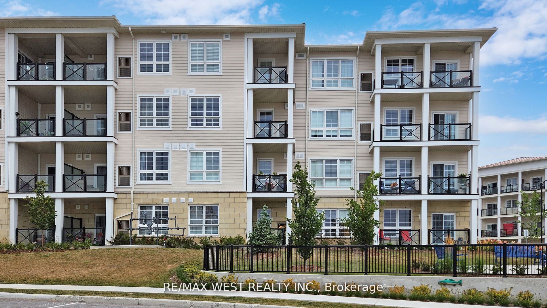 50 Lakebreeze Drive, #118