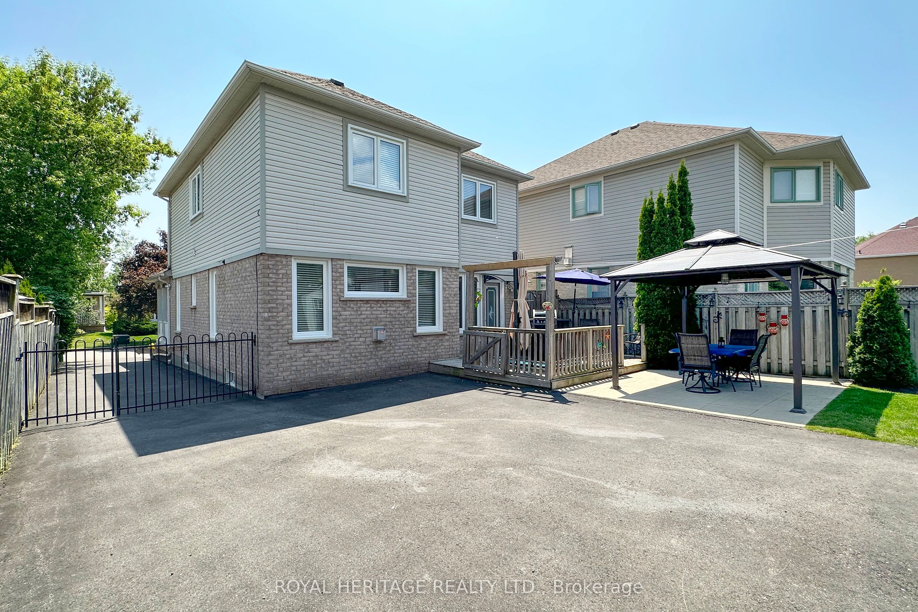 8 Bedell Crescent N