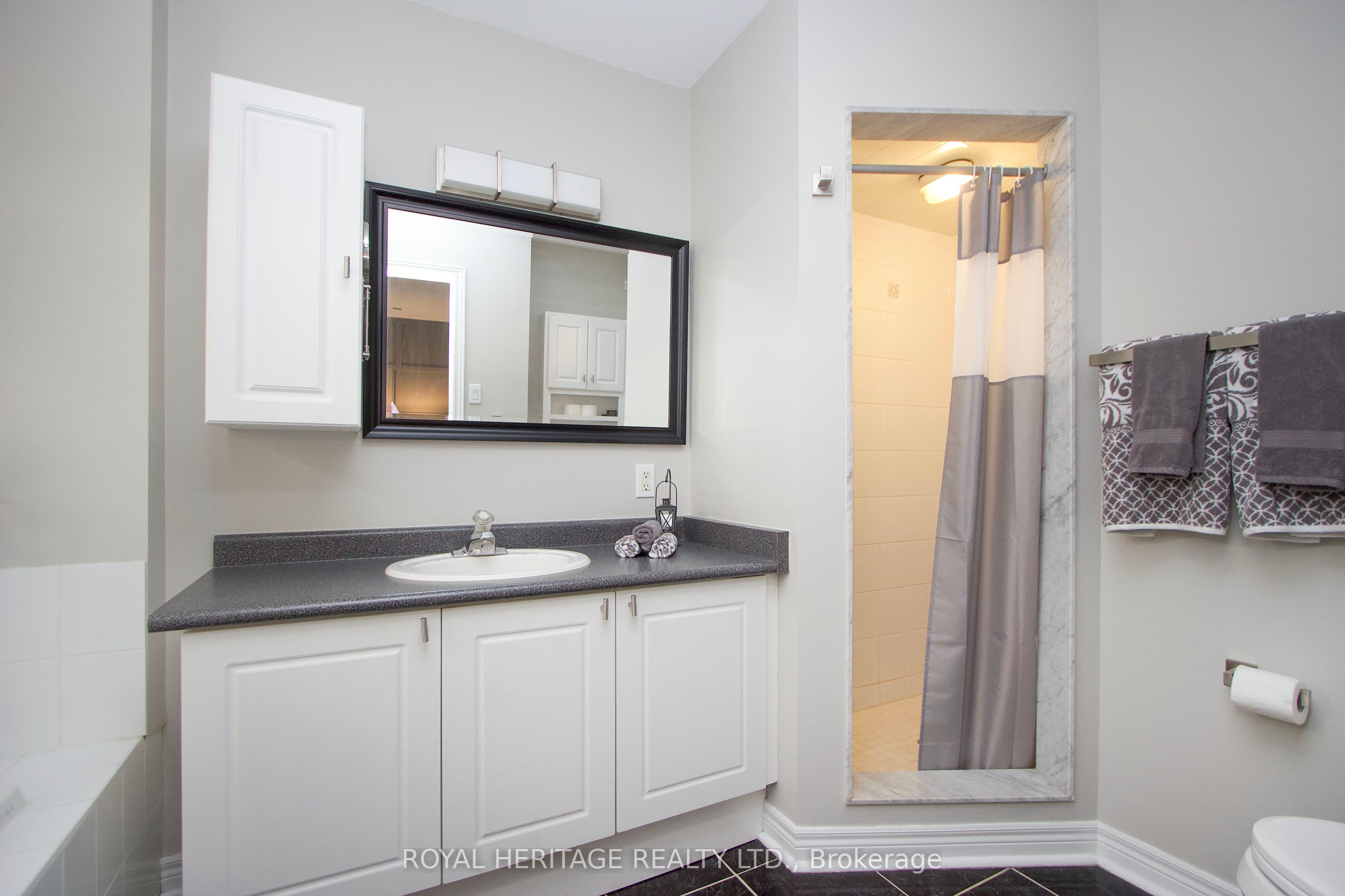 8 Bedell Crescent N