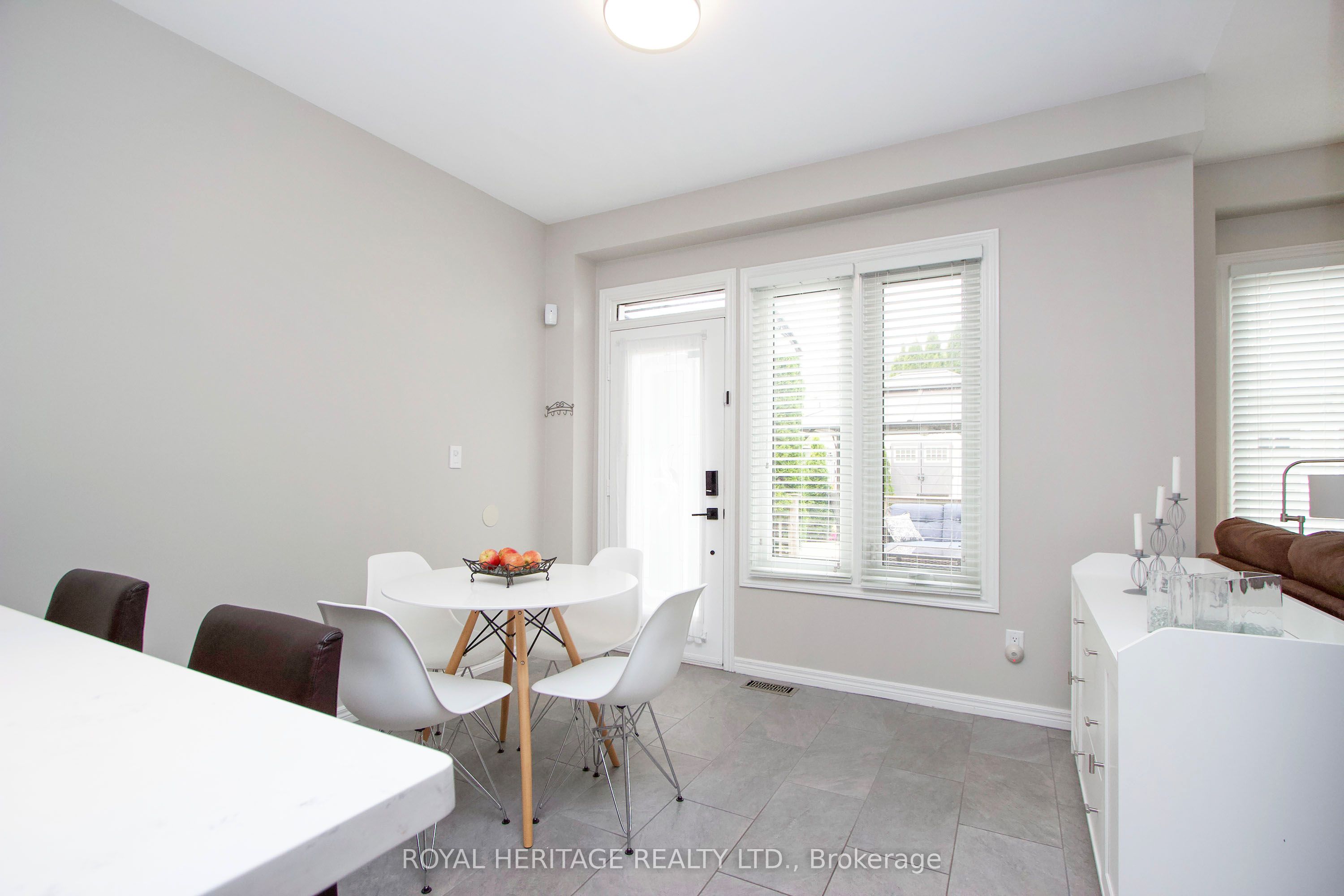 8 Bedell Crescent N