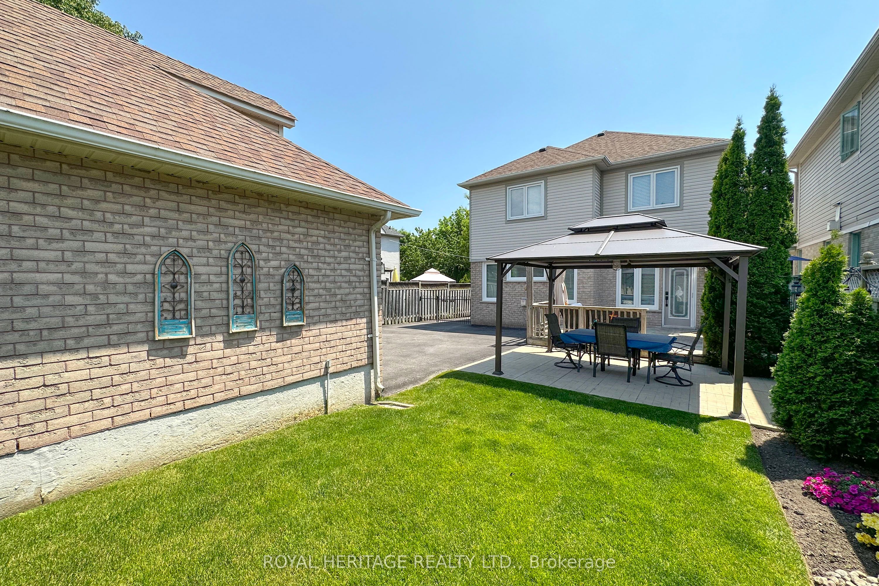 8 Bedell Crescent N
