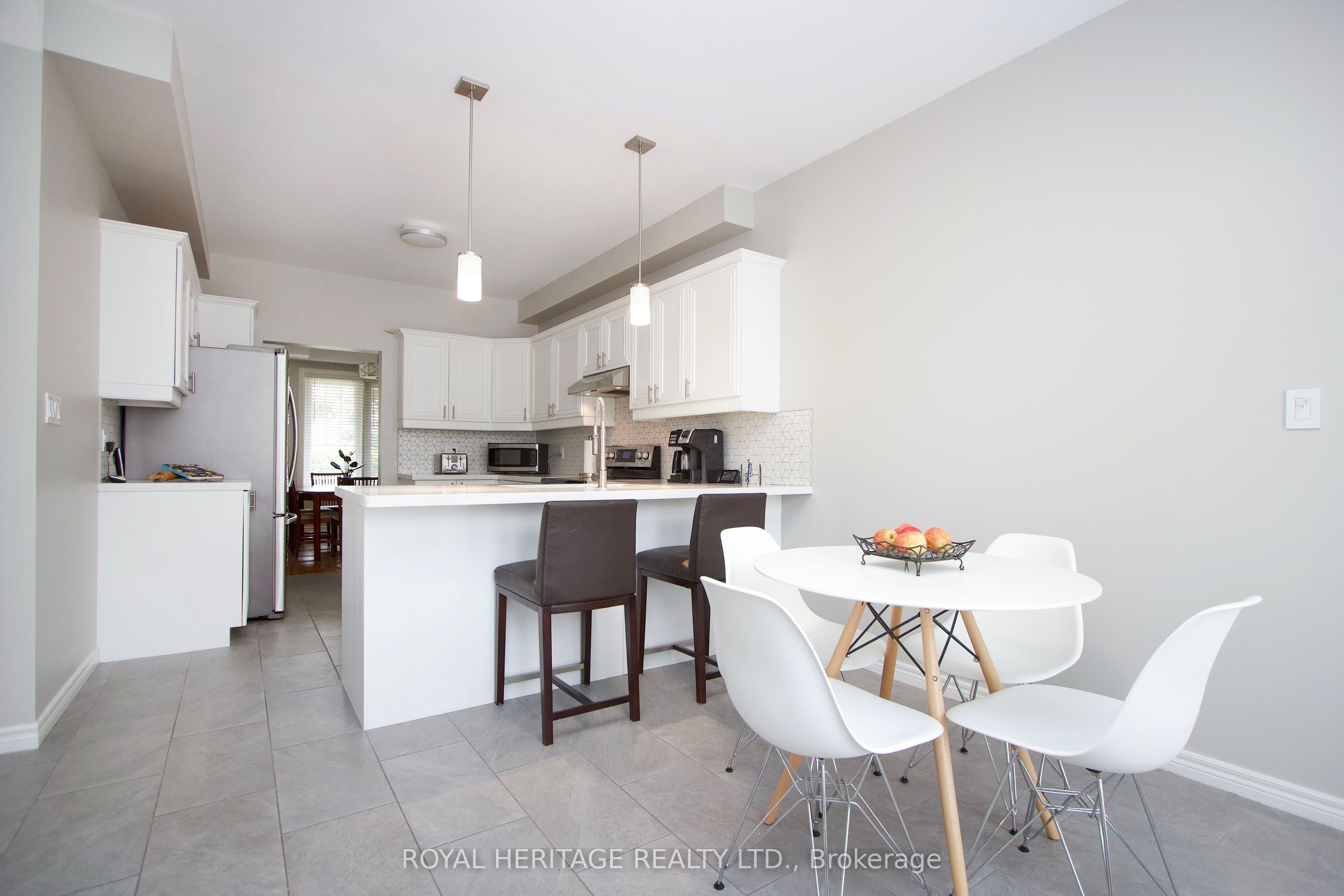8 Bedell Crescent N
