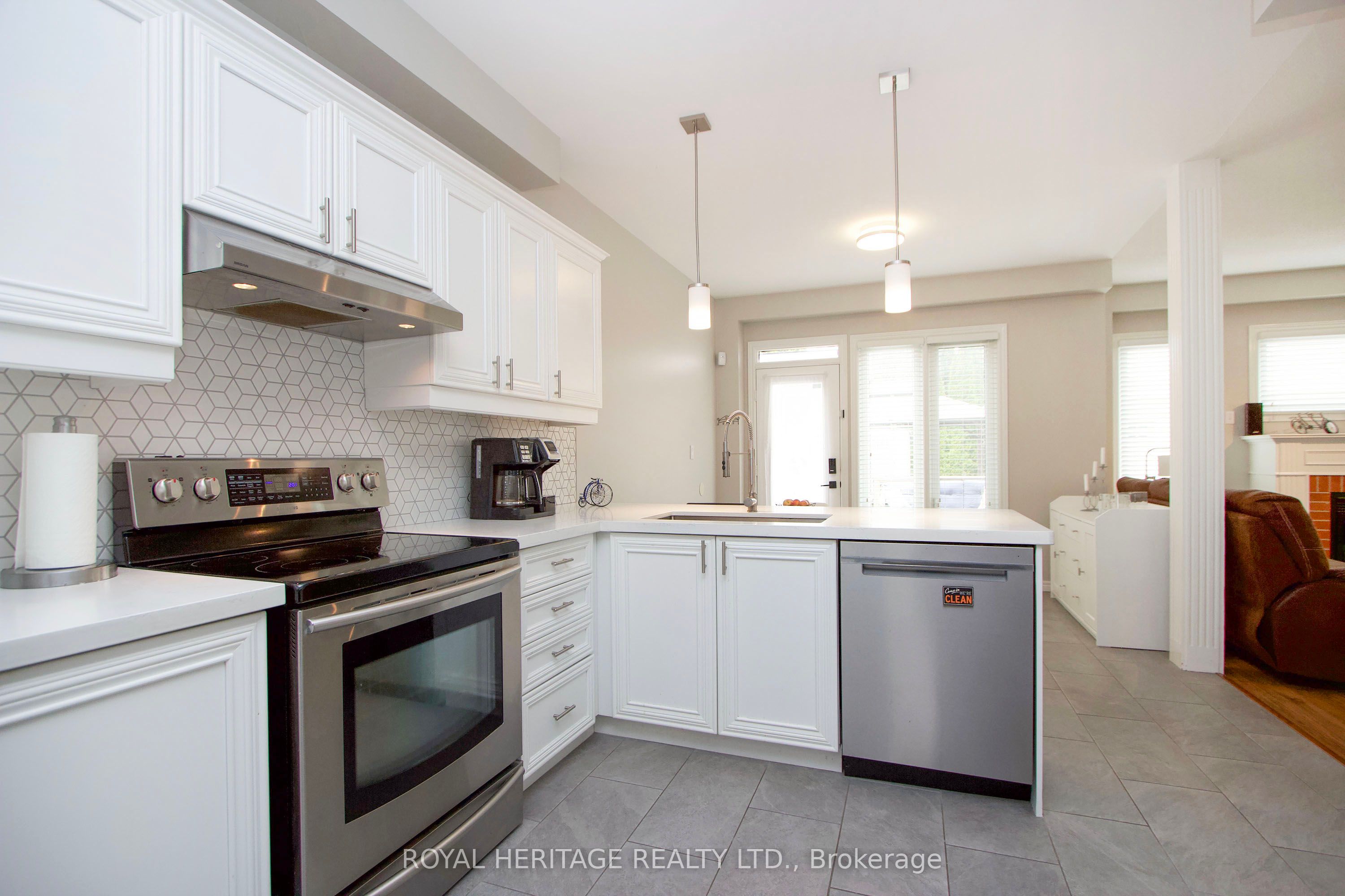 8 Bedell Crescent N