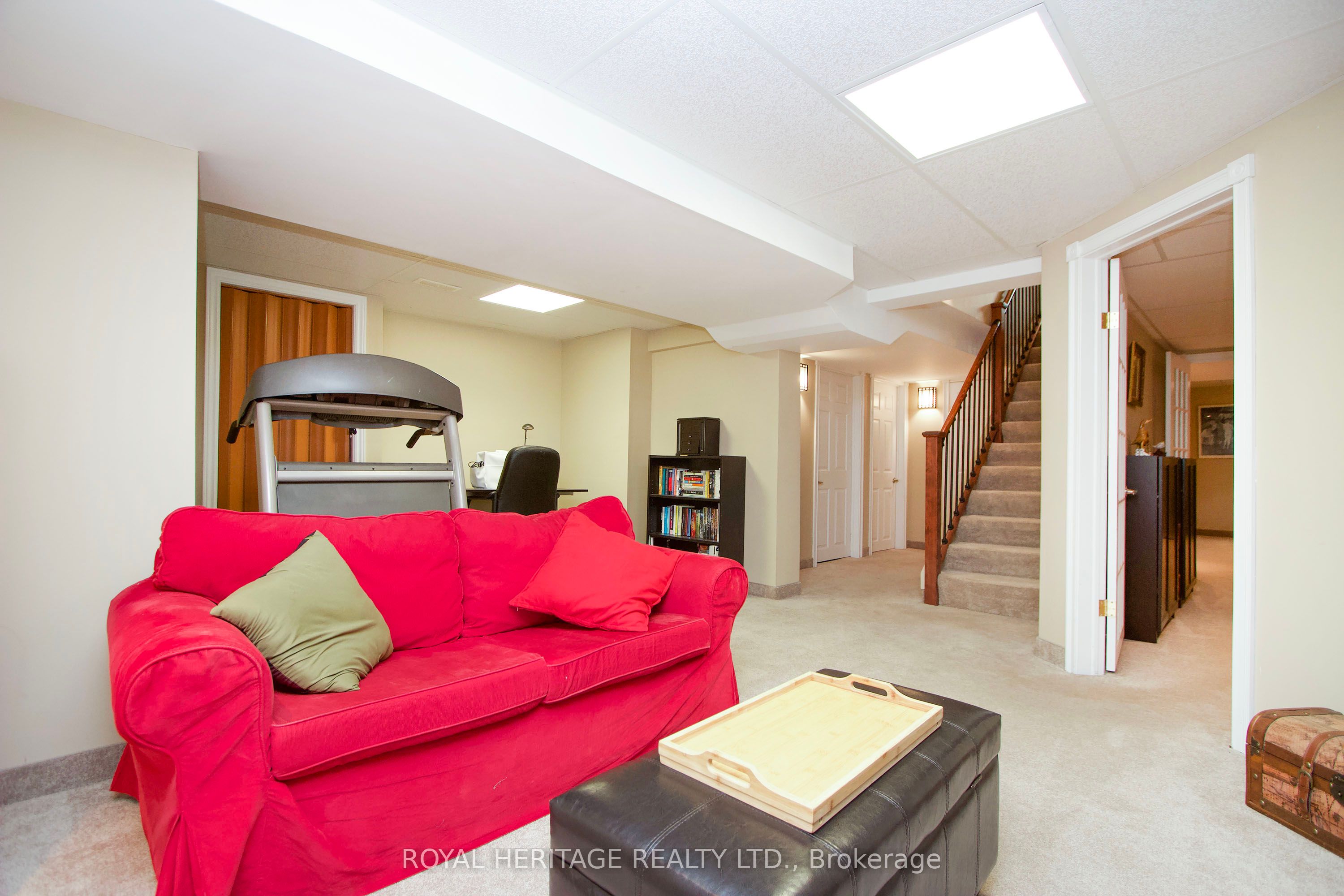 8 Bedell Crescent N