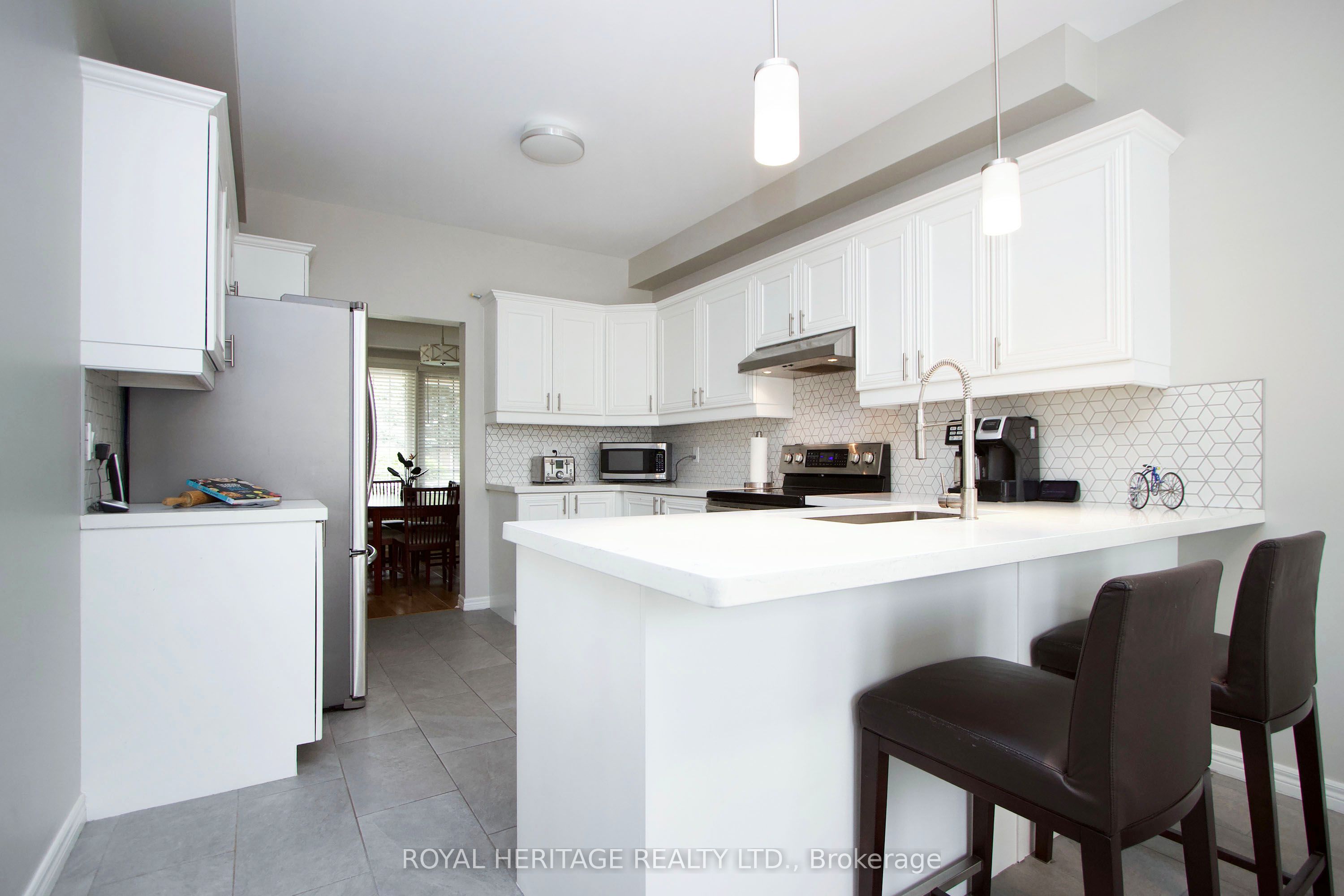 8 Bedell Crescent N