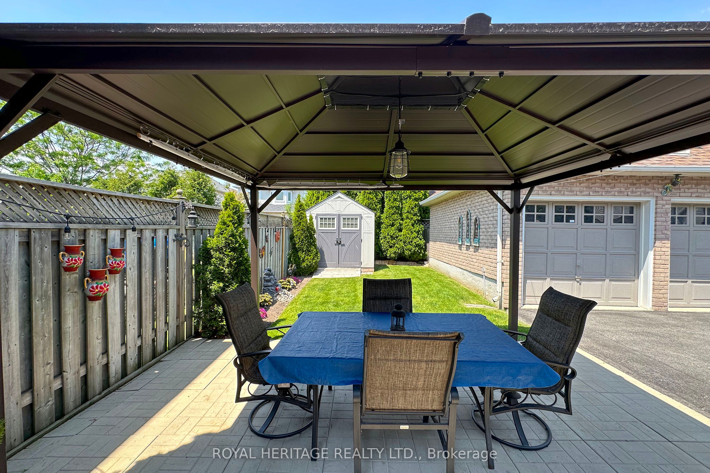 8 Bedell Crescent N