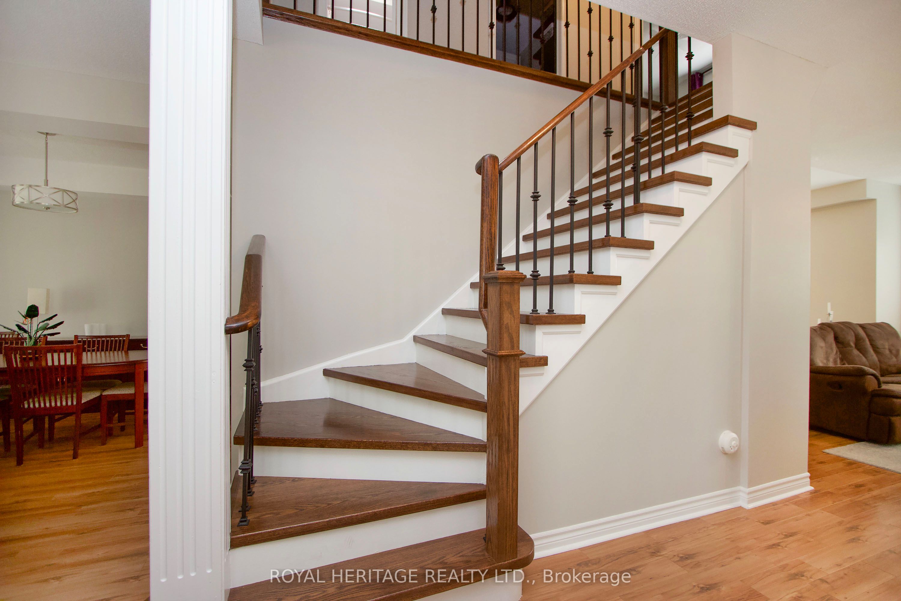 8 Bedell Crescent N