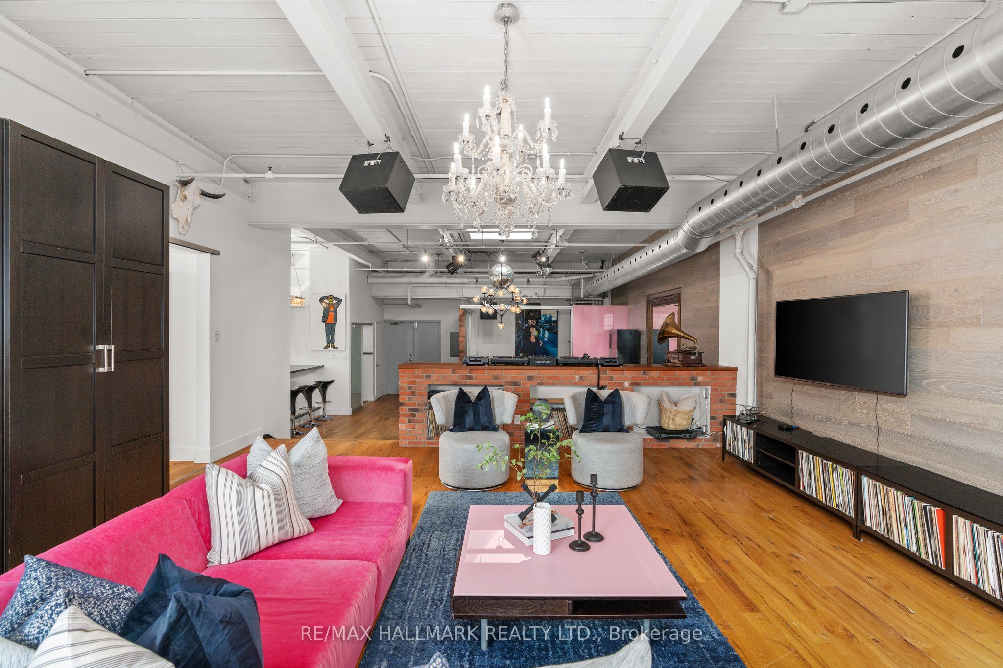 326 Carlaw Avenue, #203