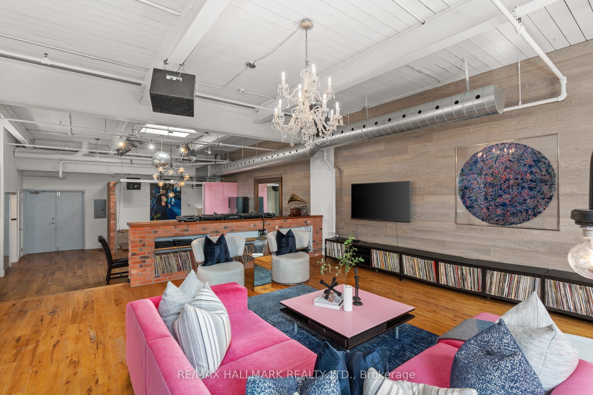 326 Carlaw Avenue, #203