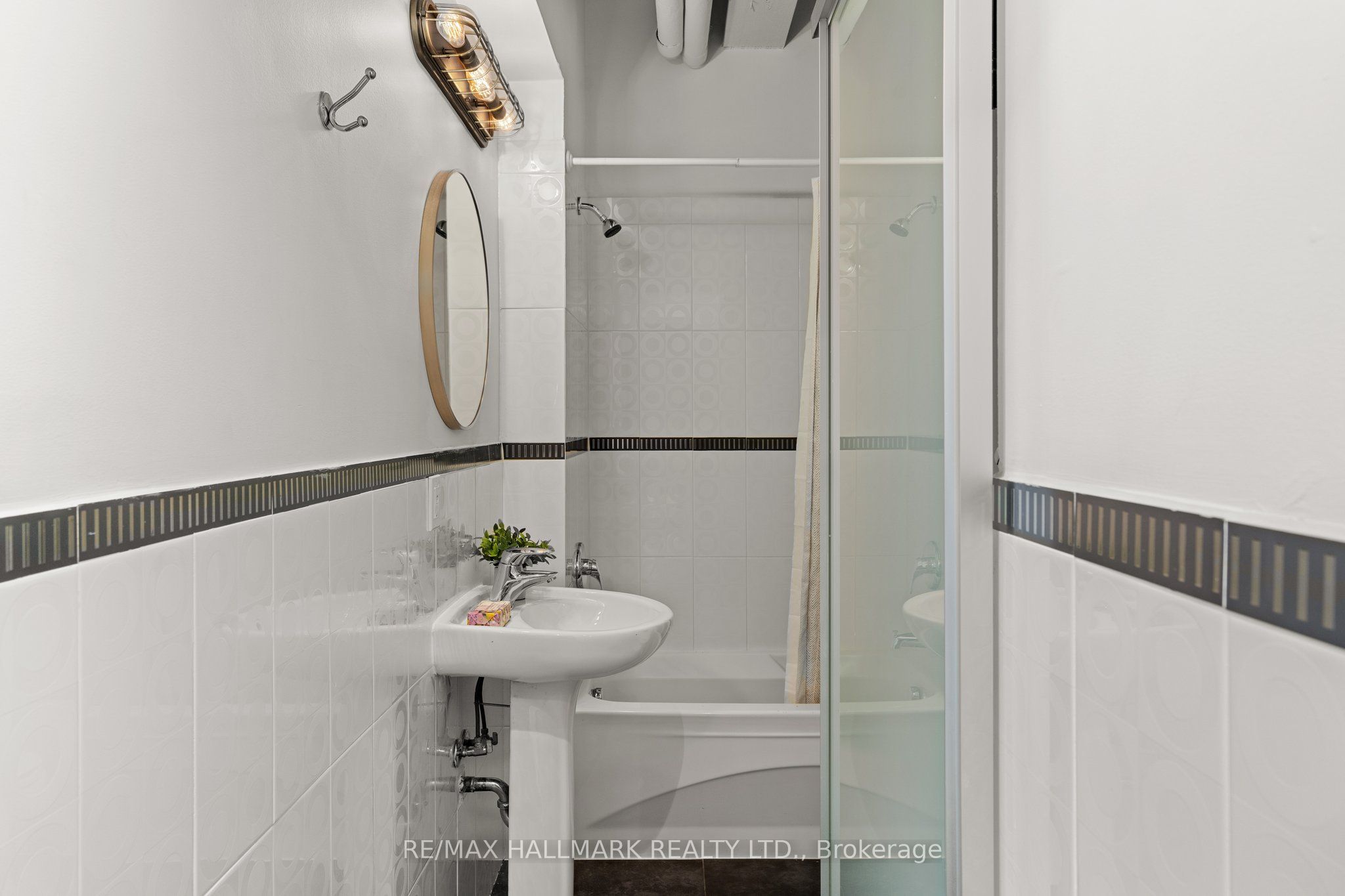 326 Carlaw Avenue, #203